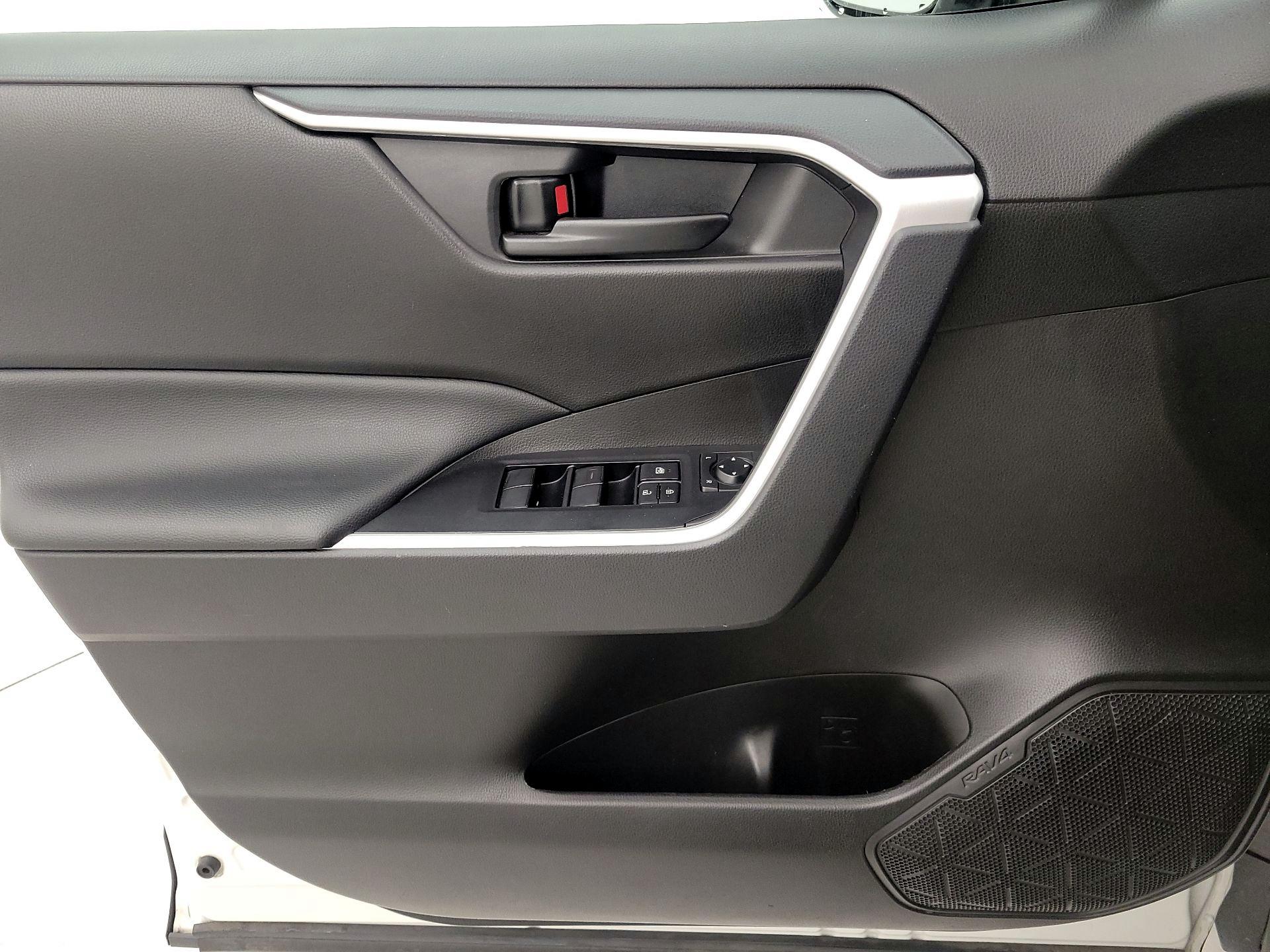 Thumbnail: 2022 Toyota RAV4 - 12