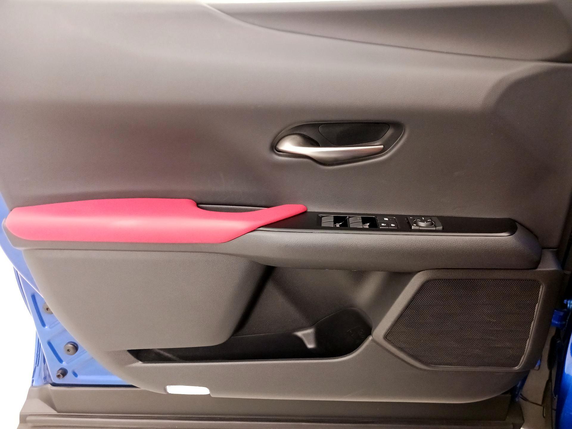 Thumbnail: 2020 Lexus UX - 12