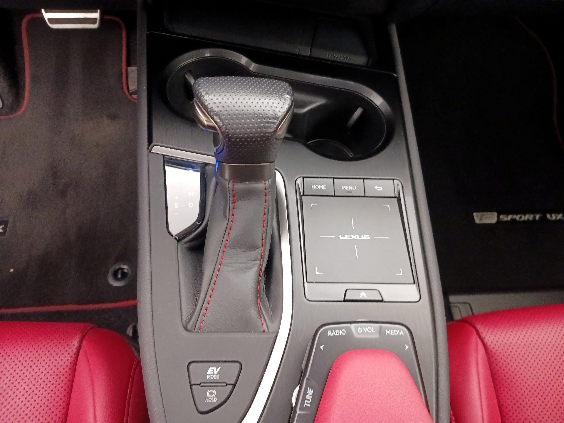 Thumbnail: 2020 Lexus UX - 17
