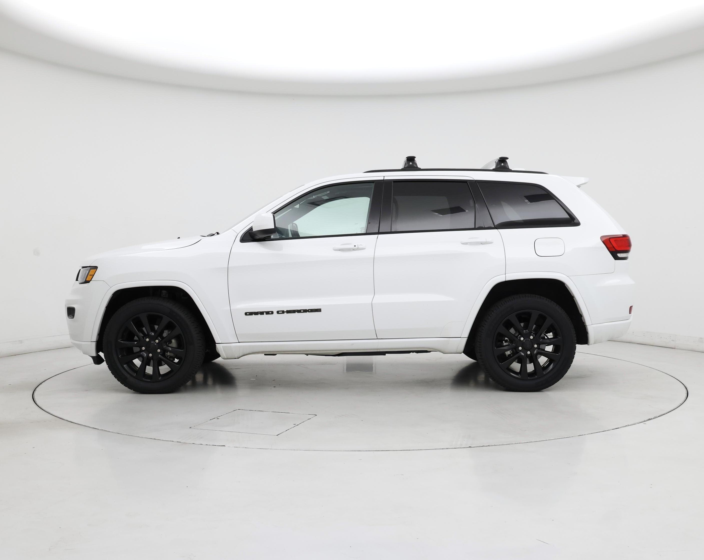 Thumbnail: 2018 Jeep Grand Cherokee - 3
