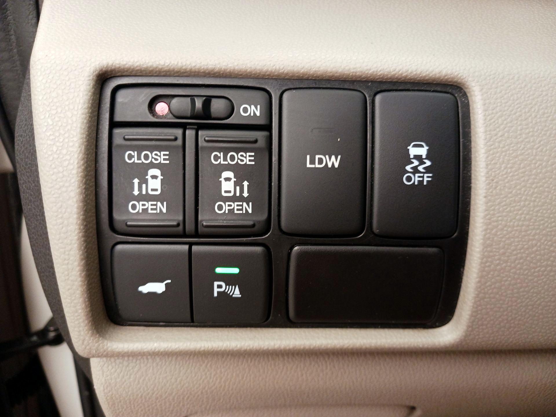 Thumbnail: 2017 Honda Odyssey - 13