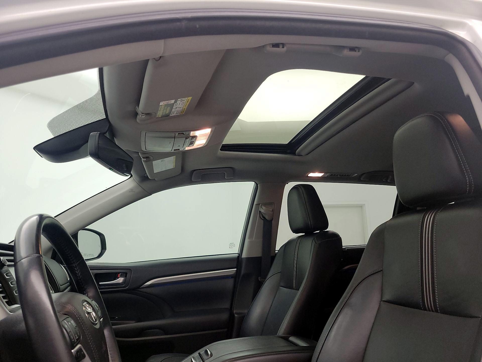 Thumbnail: 2018 Toyota Highlander - 19