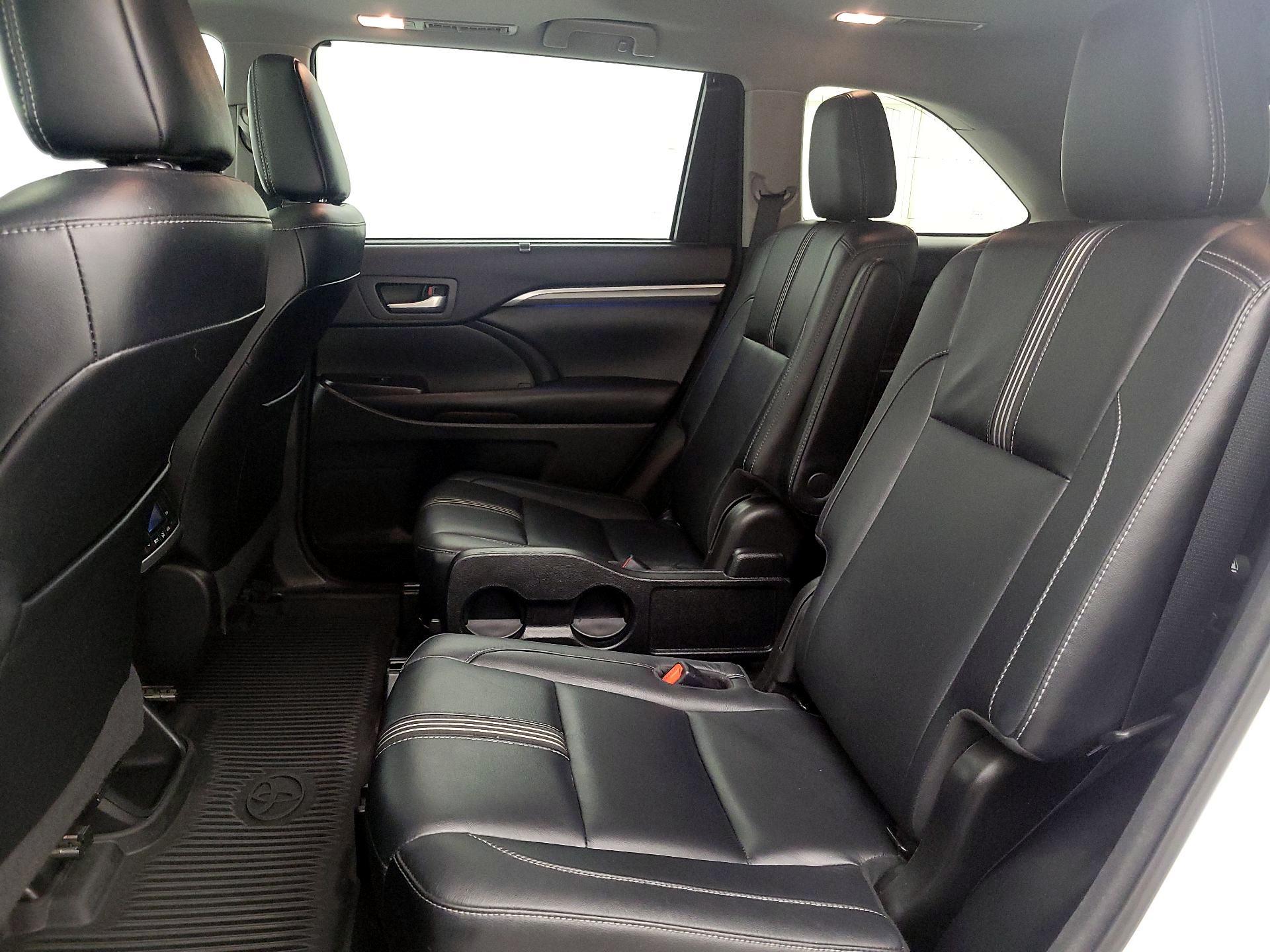 Thumbnail: 2018 Toyota Highlander - 20