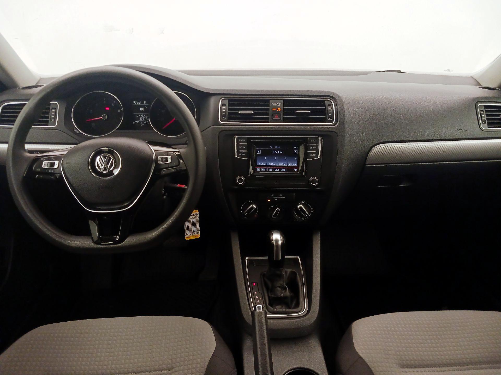 Thumbnail: 2017 Volkswagen Jetta - 9