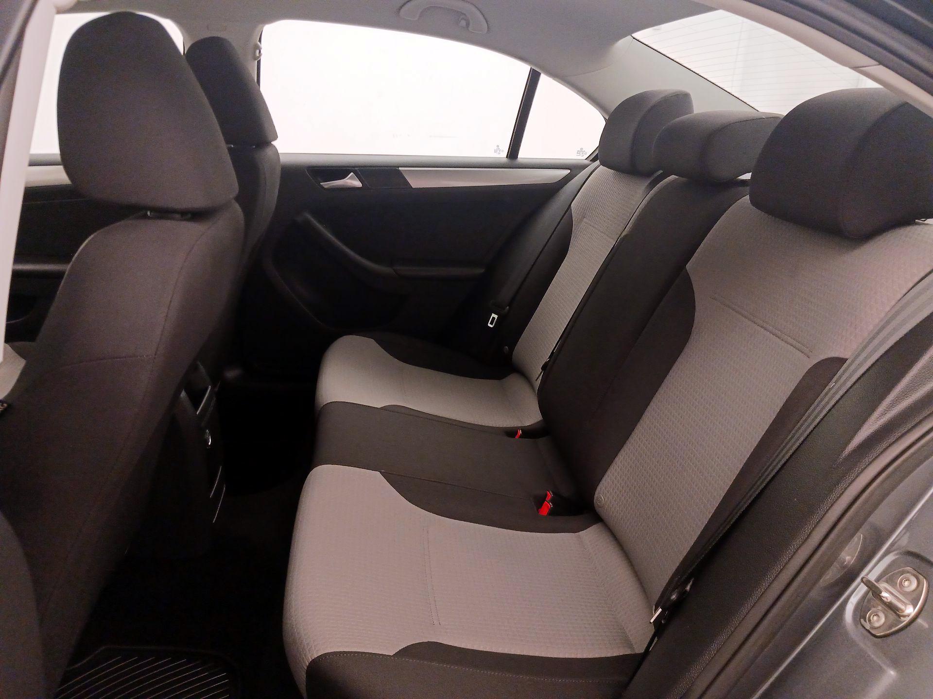 Thumbnail: 2017 Volkswagen Jetta - 19