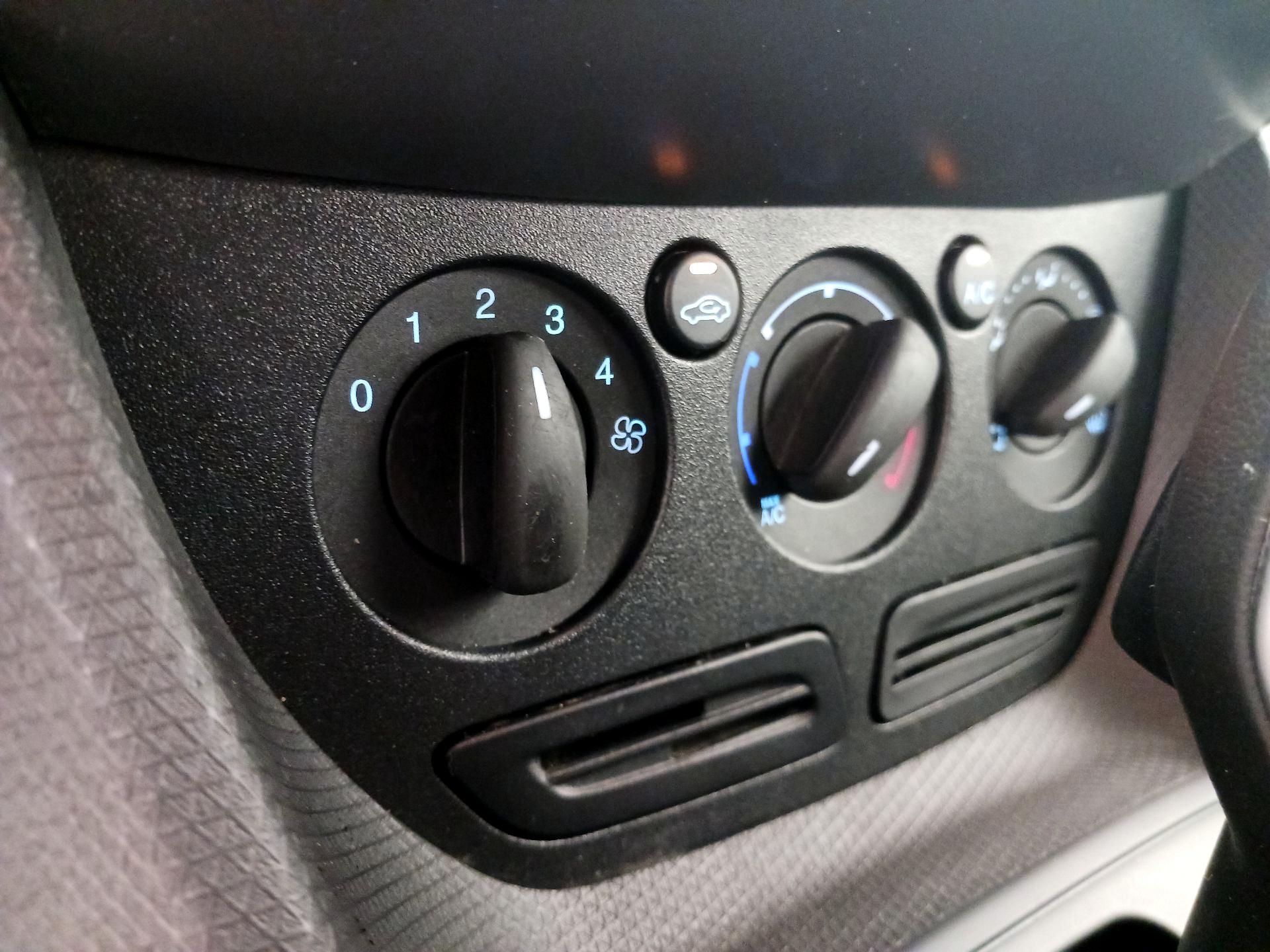 Thumbnail: 2018 Ford Transit Series - 16