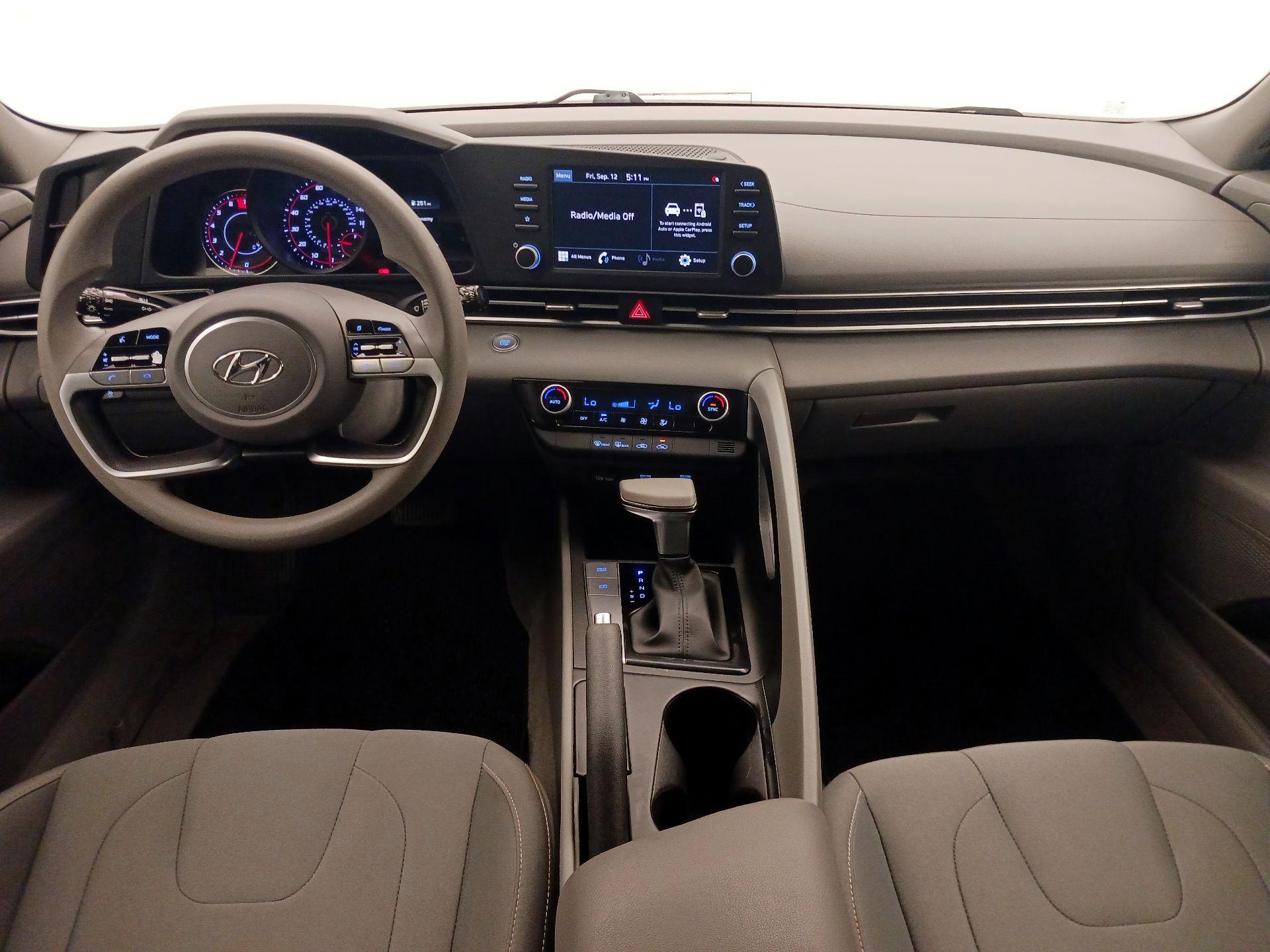 Thumbnail: 2022 Hyundai Elantra - 9