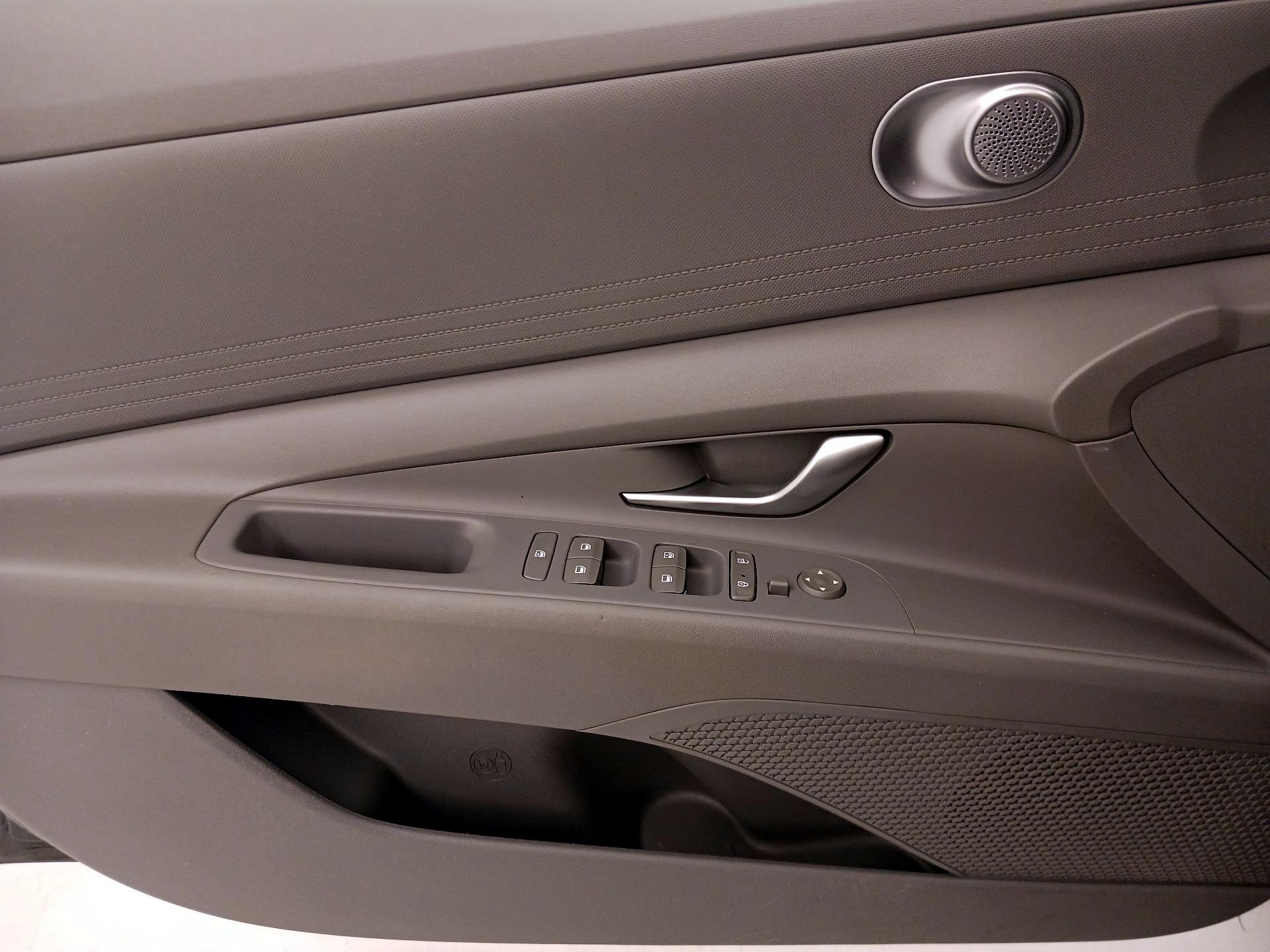 Thumbnail: 2022 Hyundai Elantra - 12