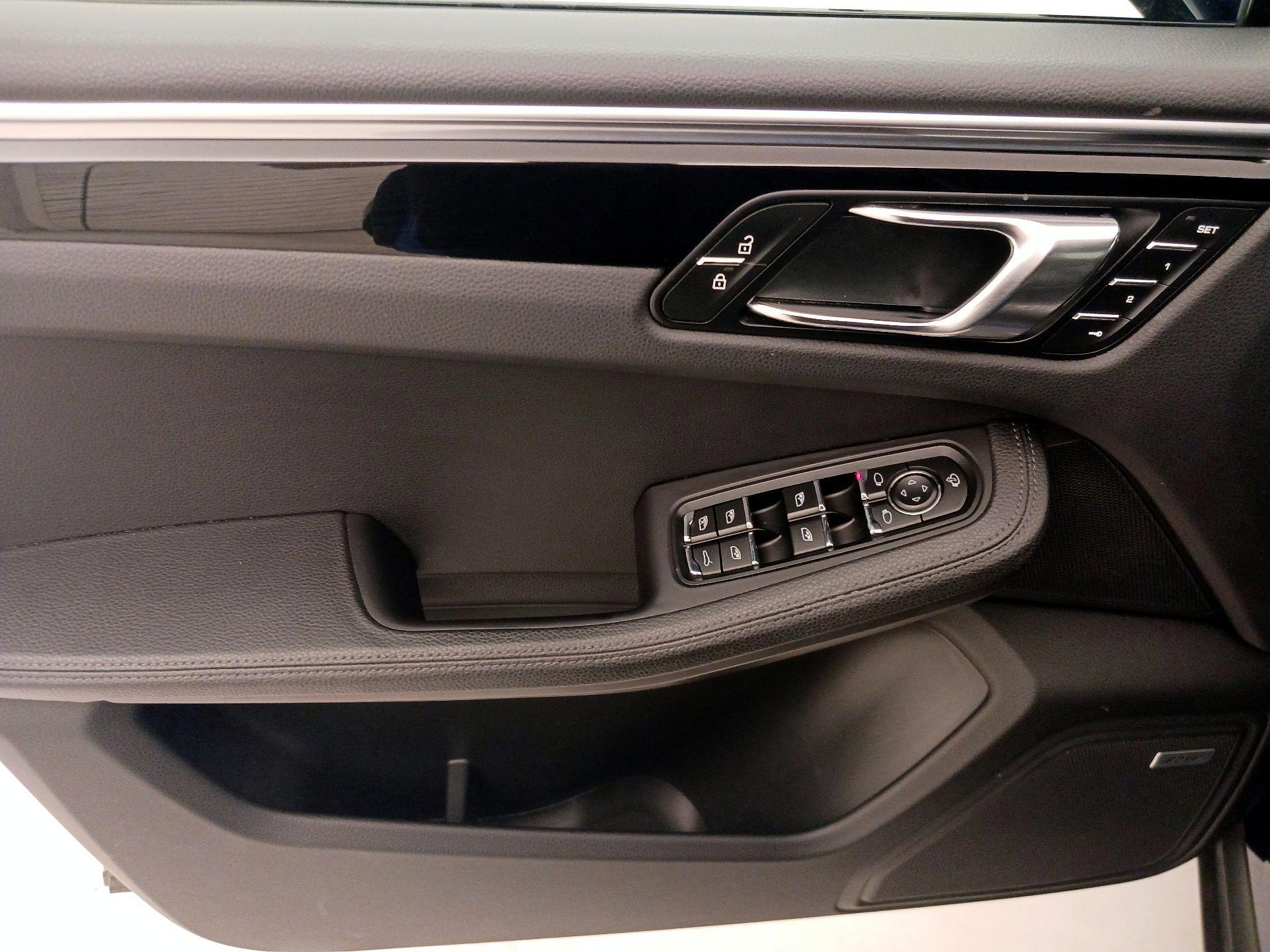 Thumbnail: 2022 Porsche Macan - 12
