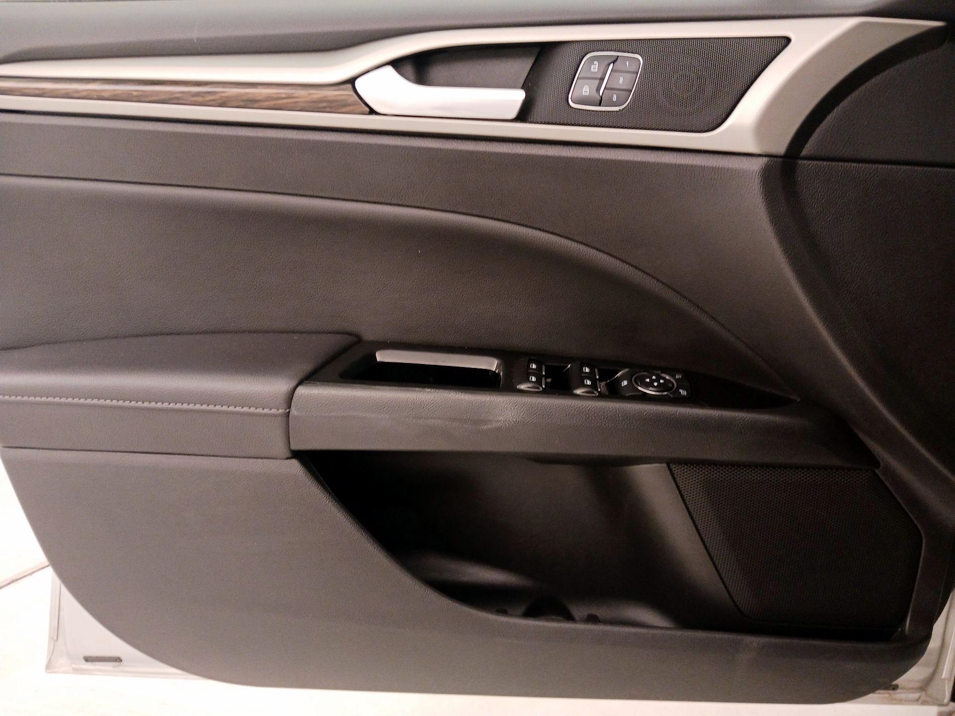 Thumbnail: 2016 Ford Fusion - 12