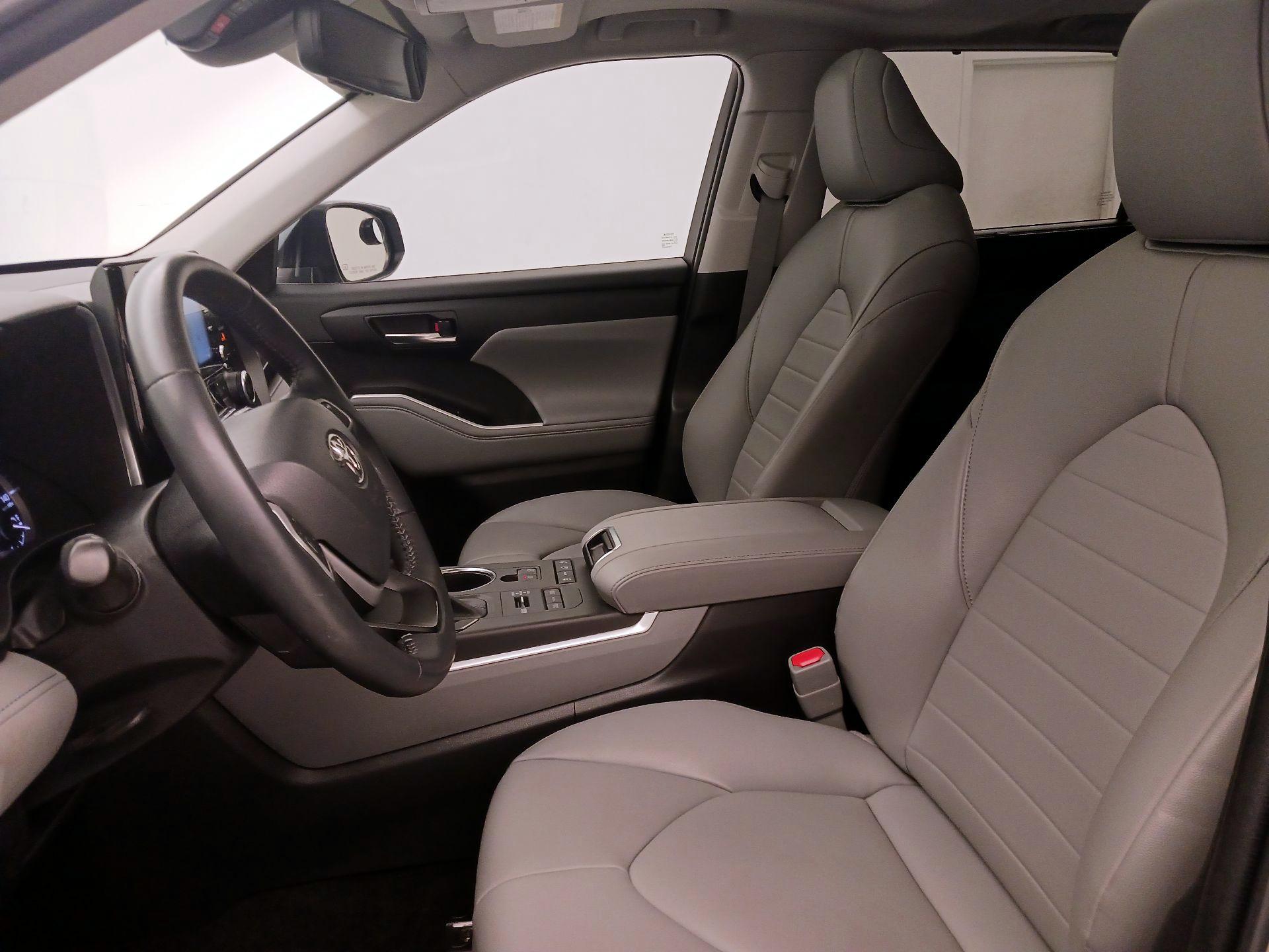 Thumbnail: 2022 Toyota Highlander - 11