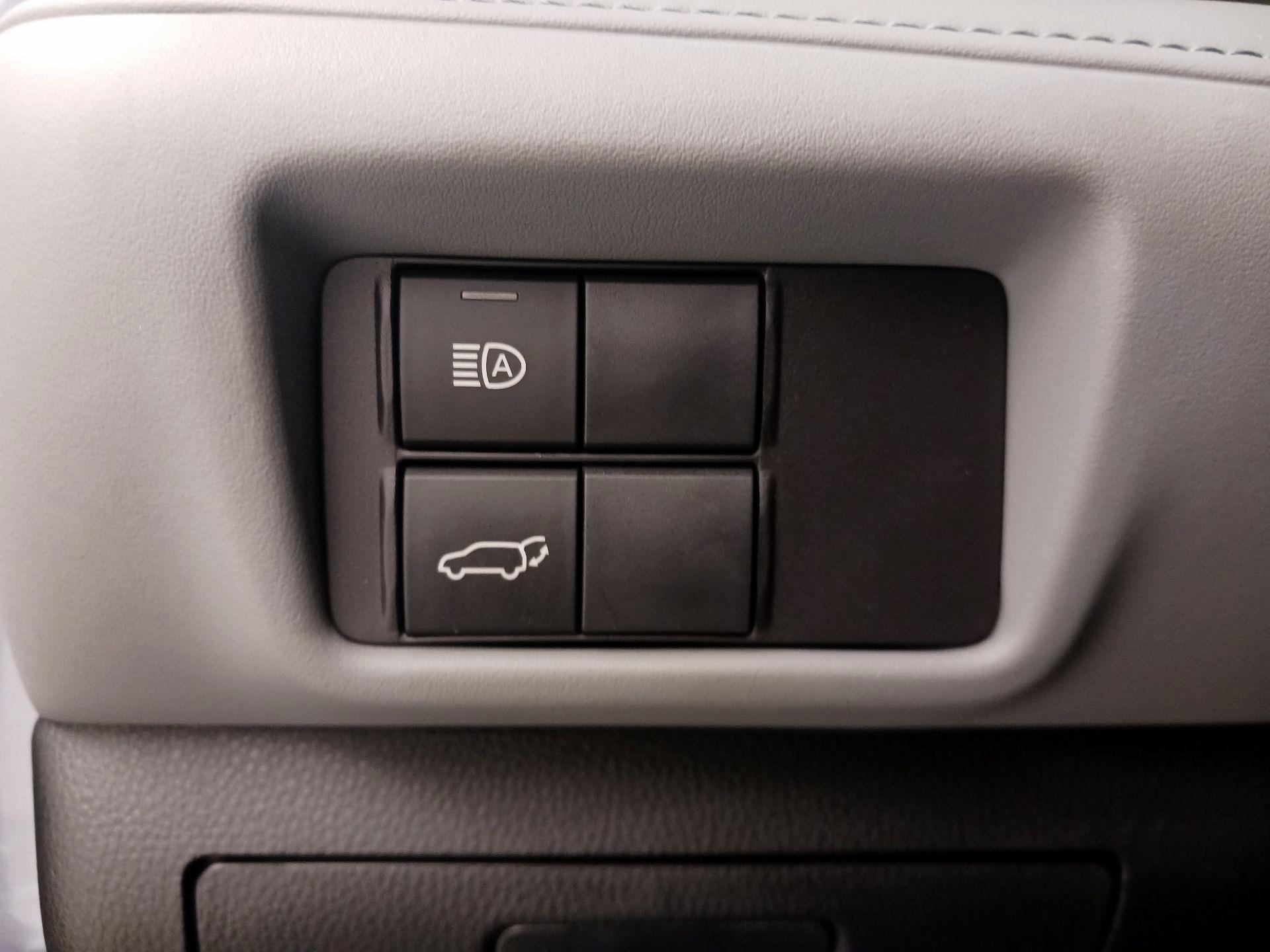 Thumbnail: 2022 Toyota Highlander - 13