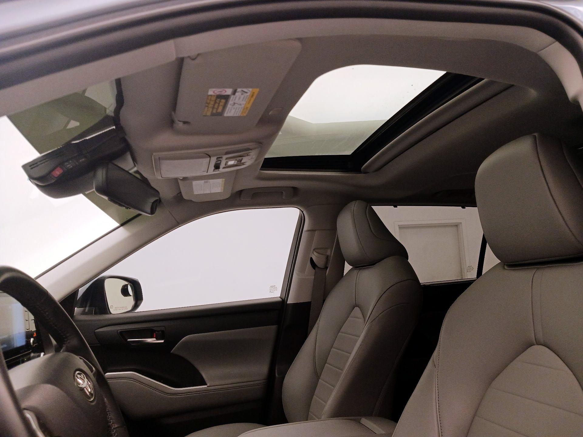 Thumbnail: 2022 Toyota Highlander - 20