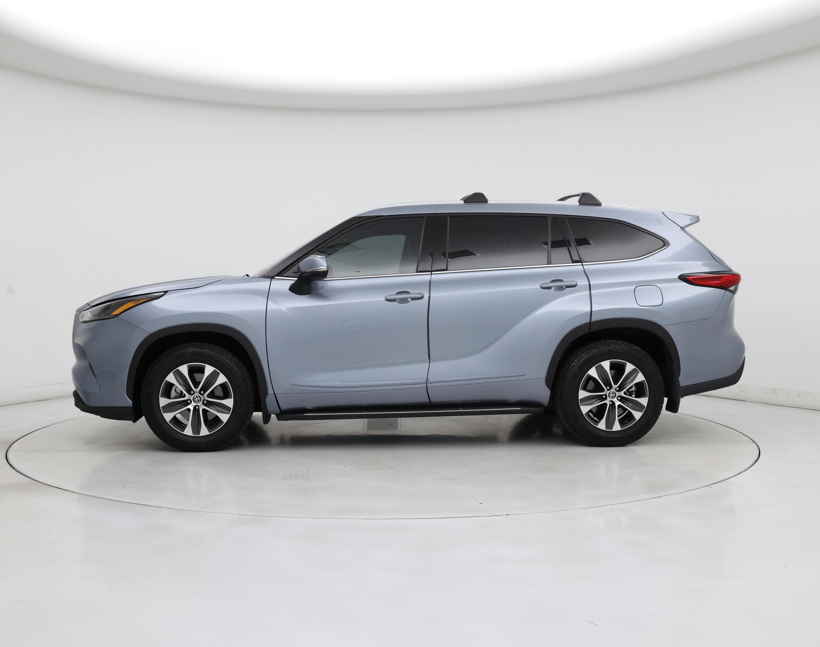 Thumbnail: 2022 Toyota Highlander - 3