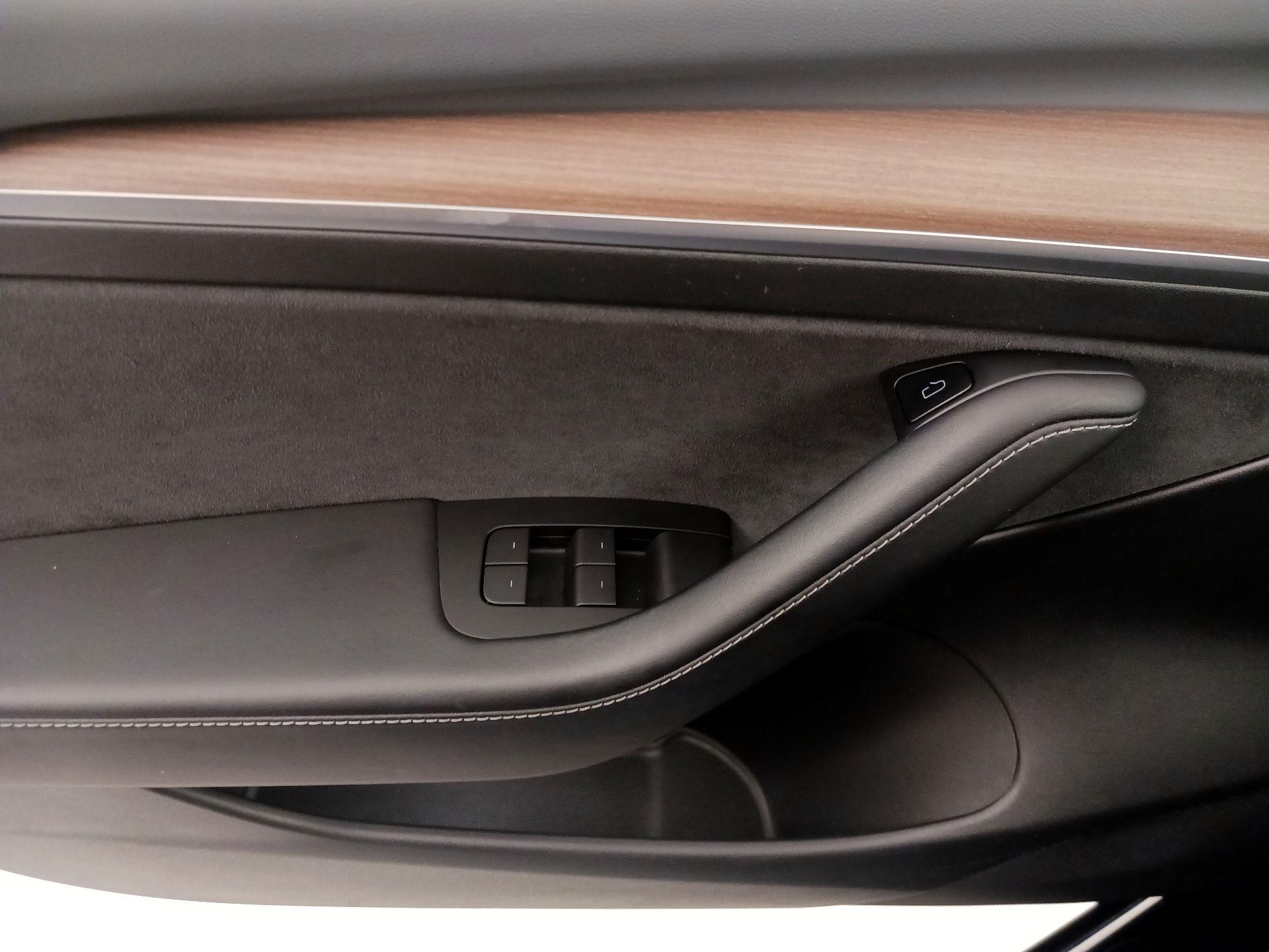 Thumbnail: 2021 Tesla Model 3 - 12