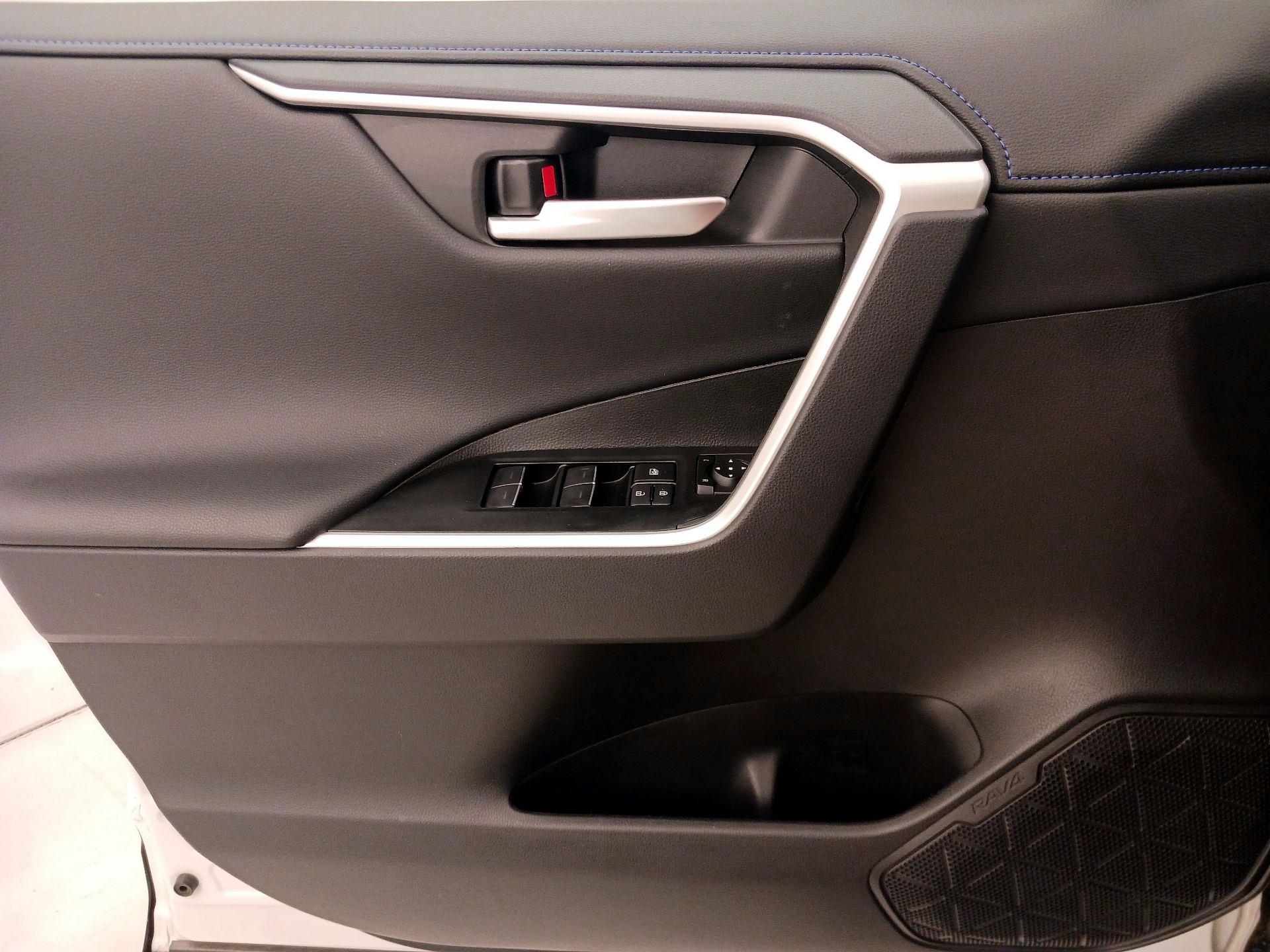 Thumbnail: 2025 Toyota RAV4 - 12