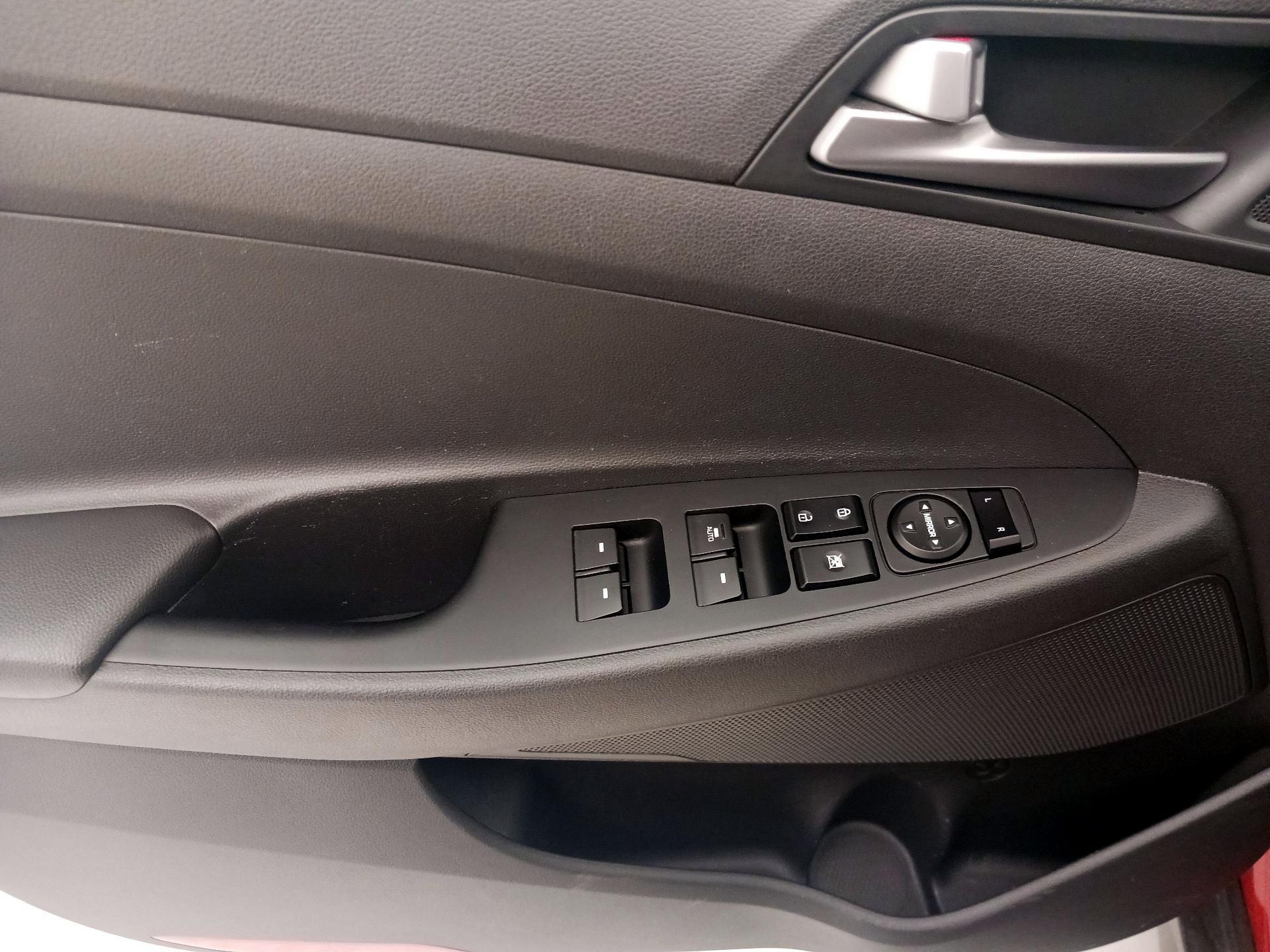 Thumbnail: 2016 Hyundai Tucson - 12