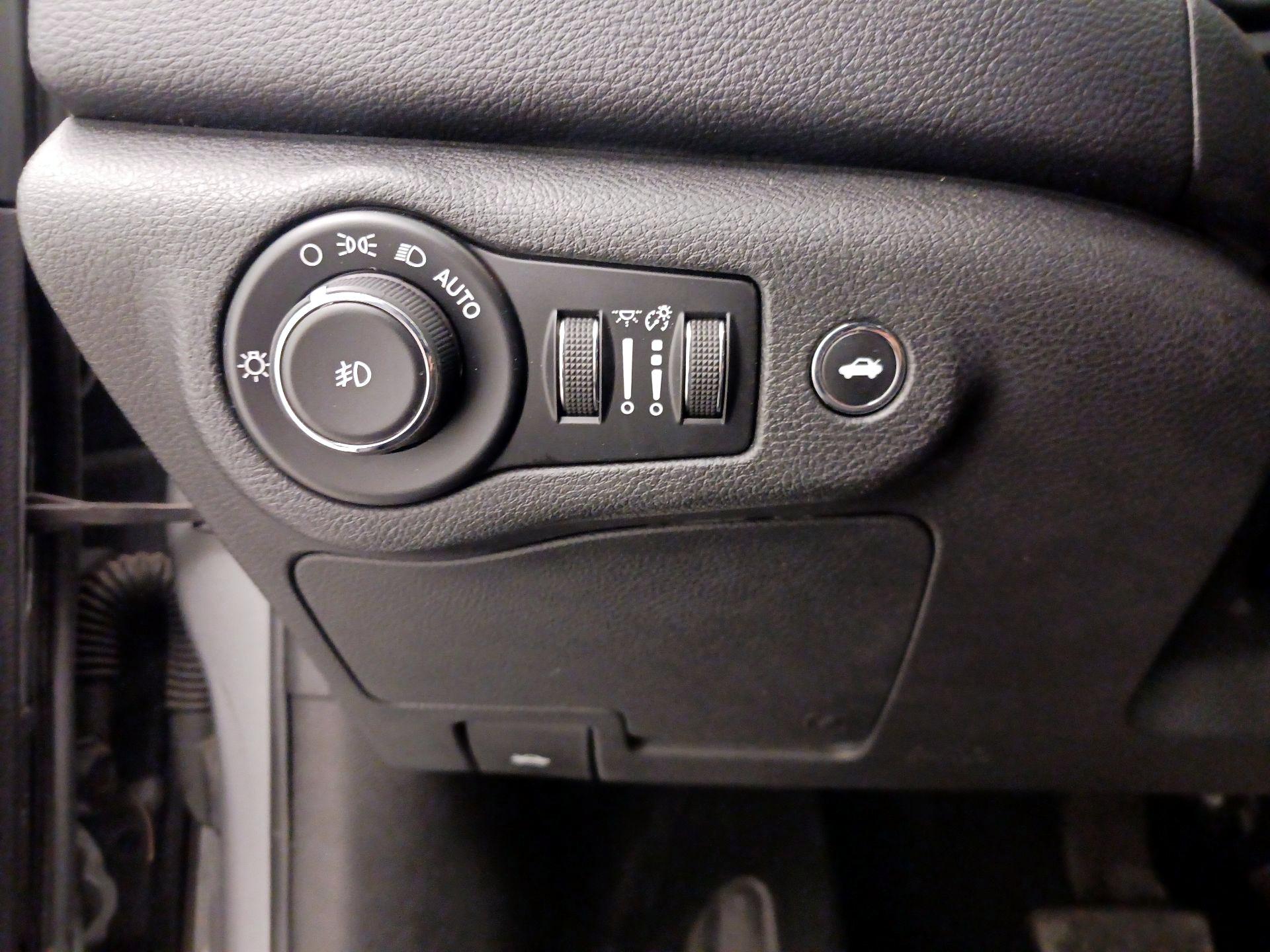 Thumbnail: 2015 Chrysler 200 - 13