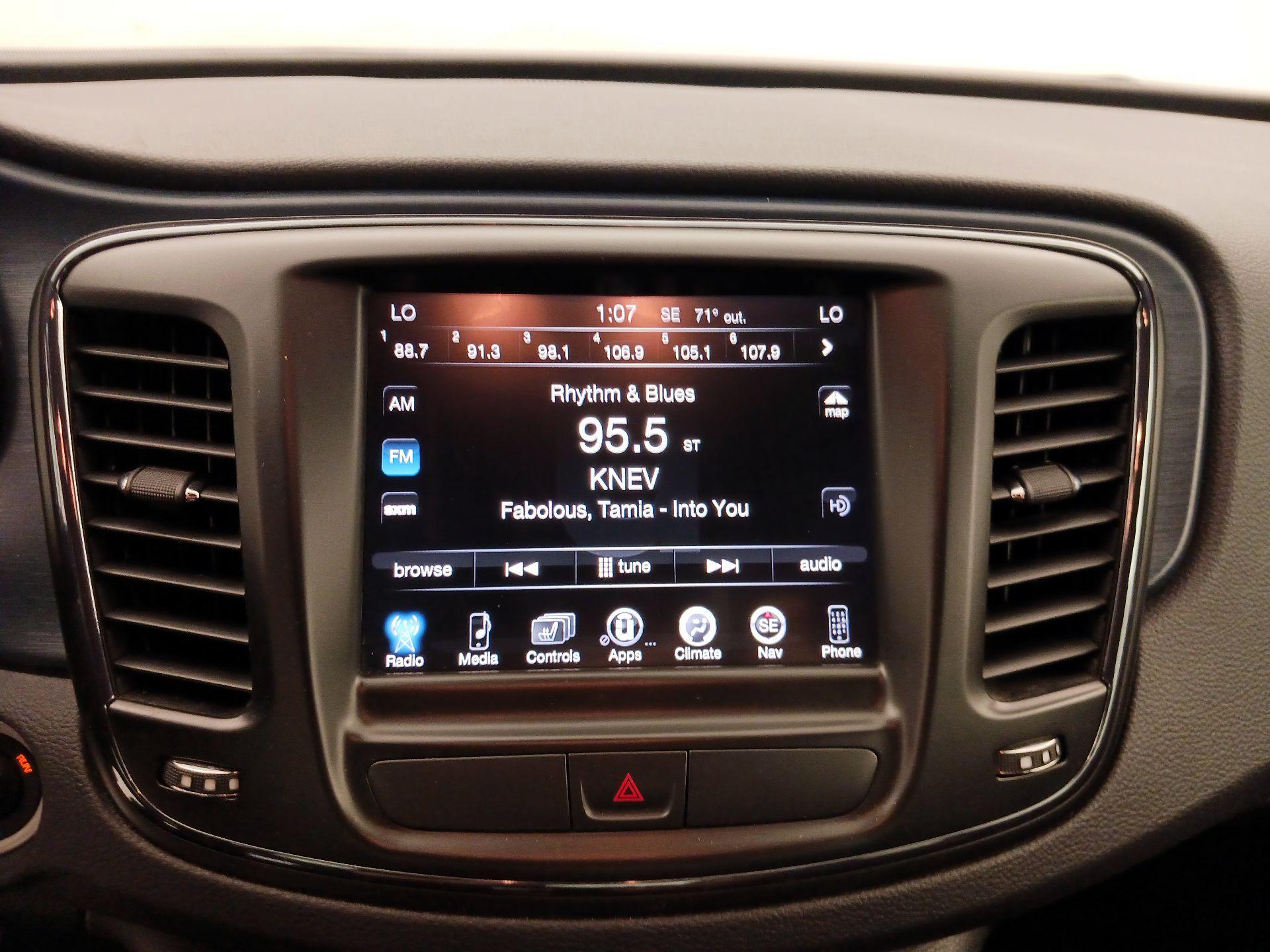 Thumbnail: 2015 Chrysler 200 - 16