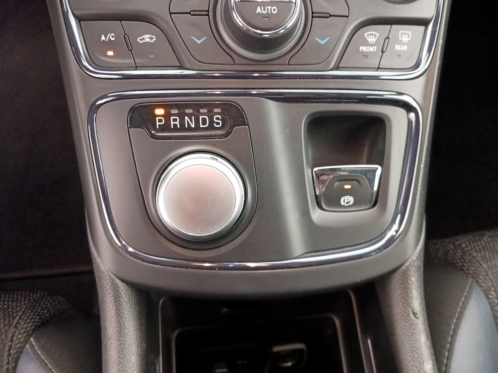 Thumbnail: 2015 Chrysler 200 - 18