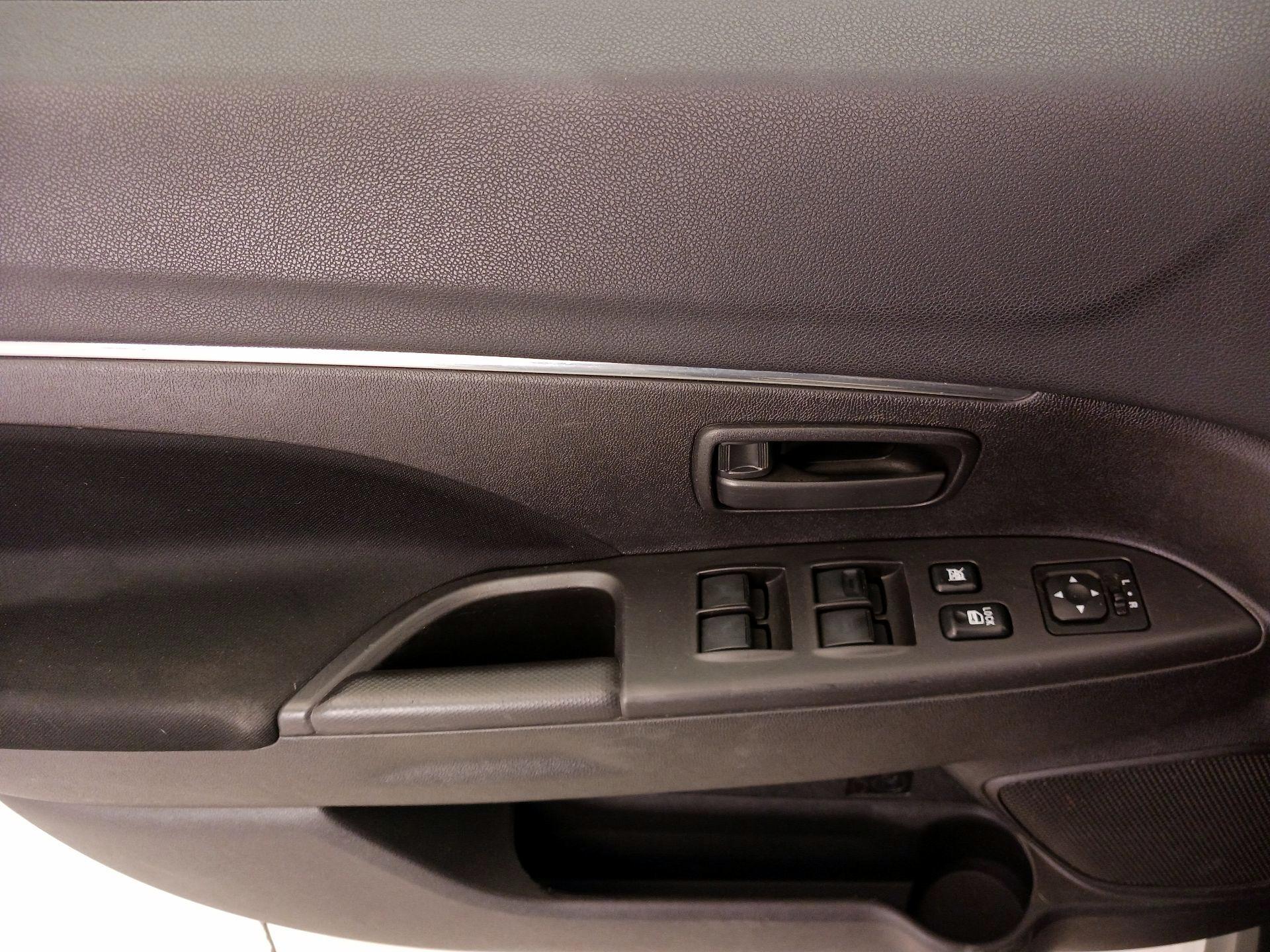 Thumbnail: 2015 Mitsubishi Outlander Sport - 12