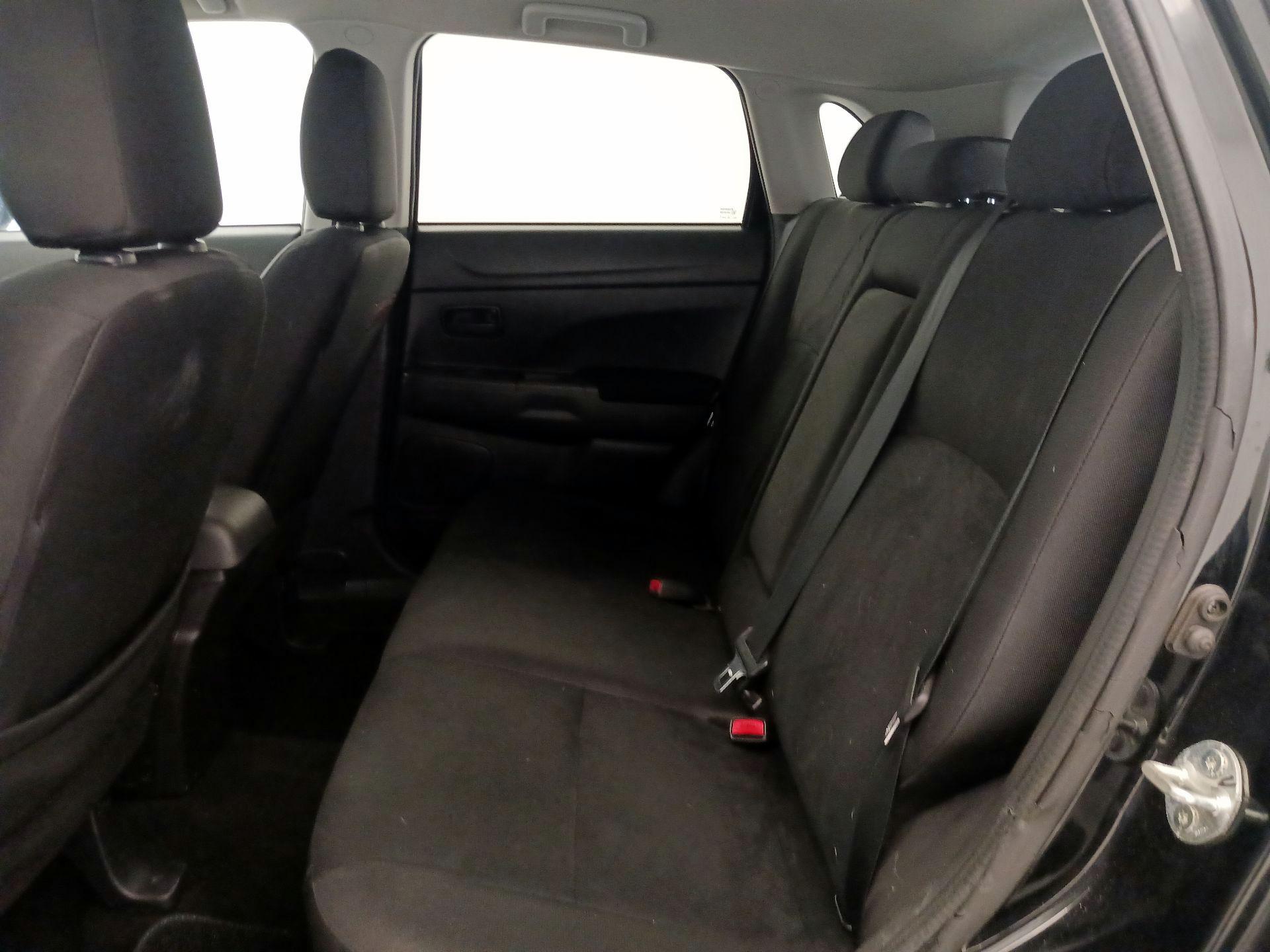Thumbnail: 2015 Mitsubishi Outlander Sport - 17