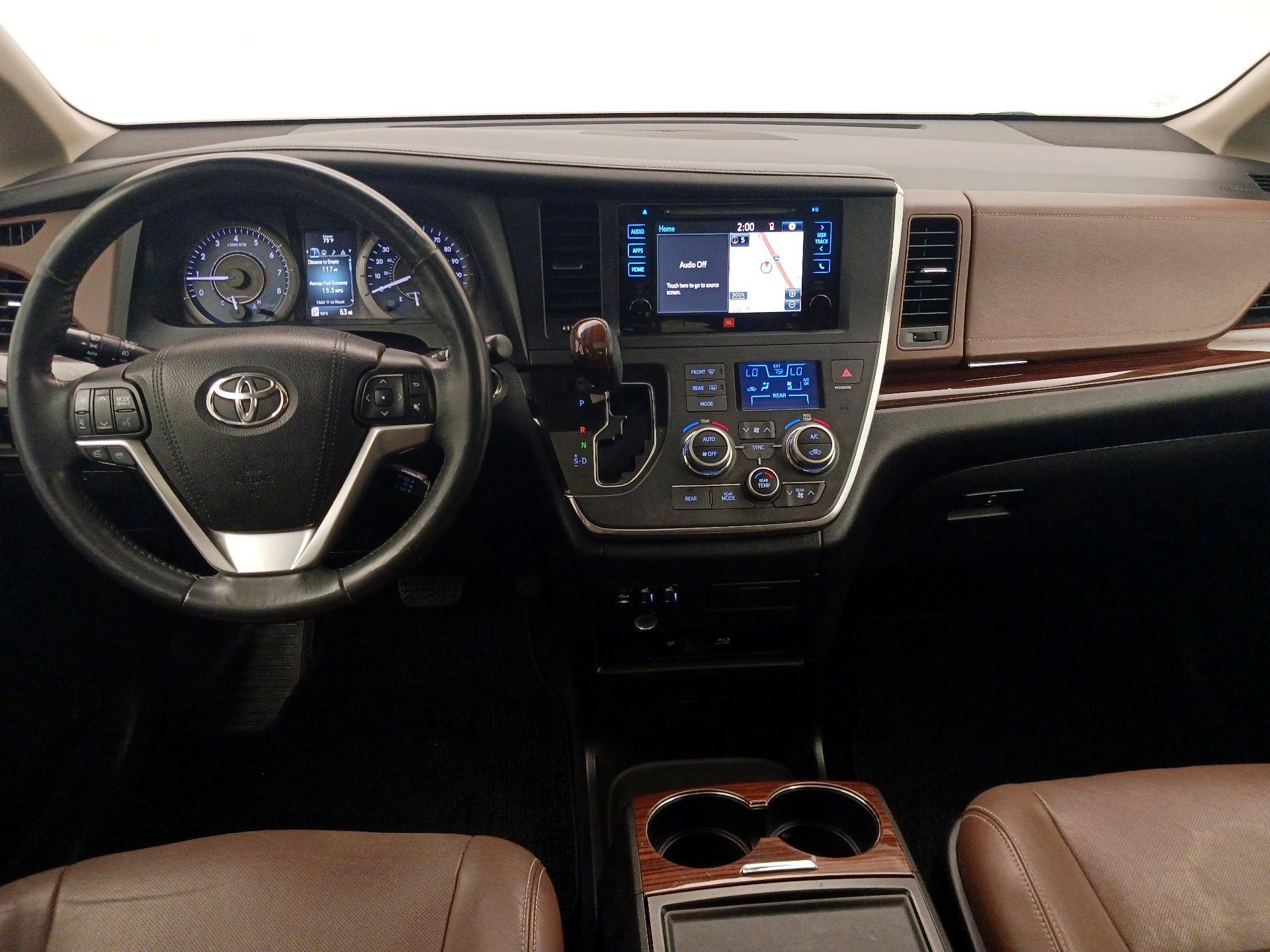 Thumbnail: 2015 Toyota Sienna - 9