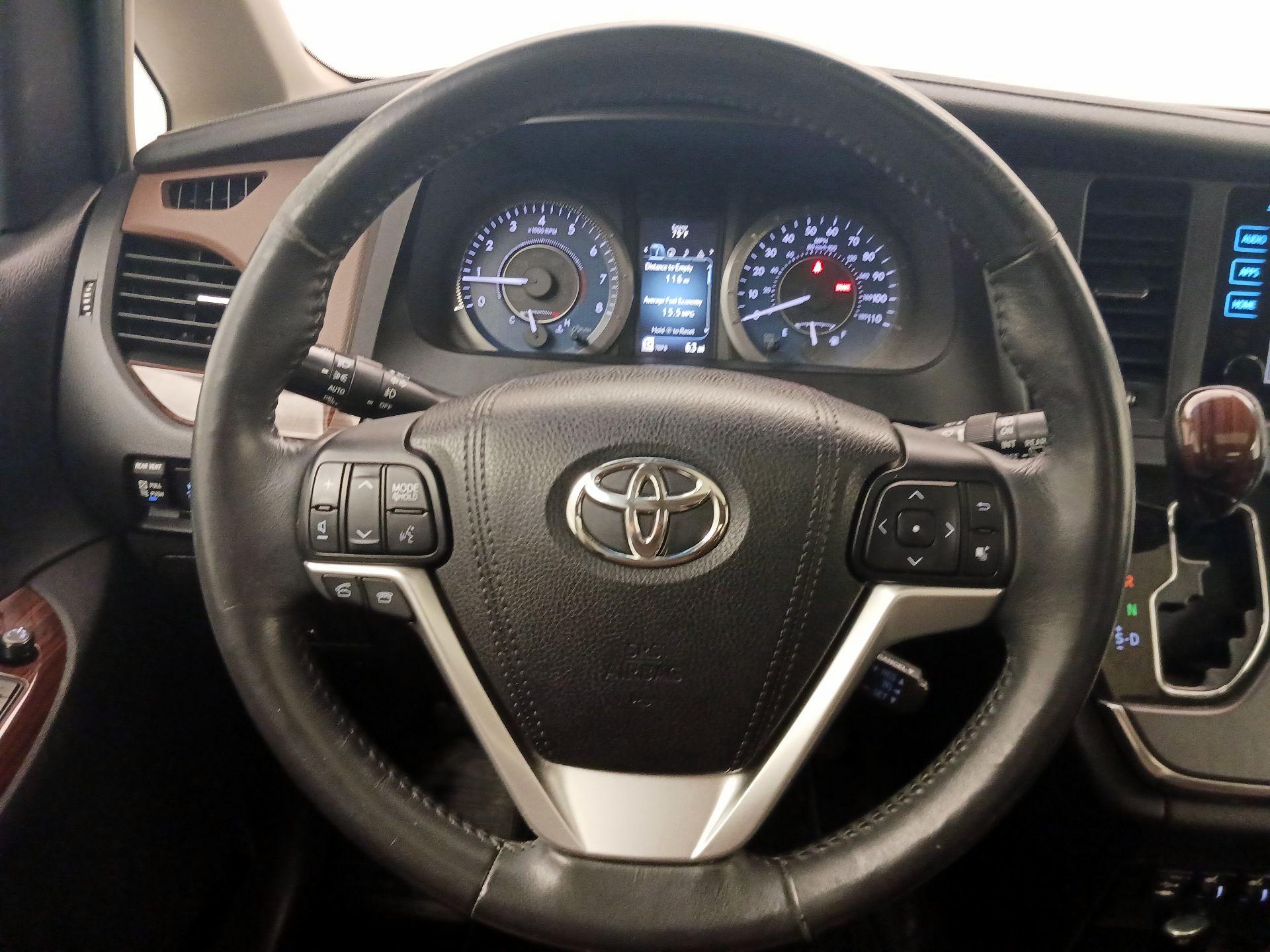 Thumbnail: 2015 Toyota Sienna - 10