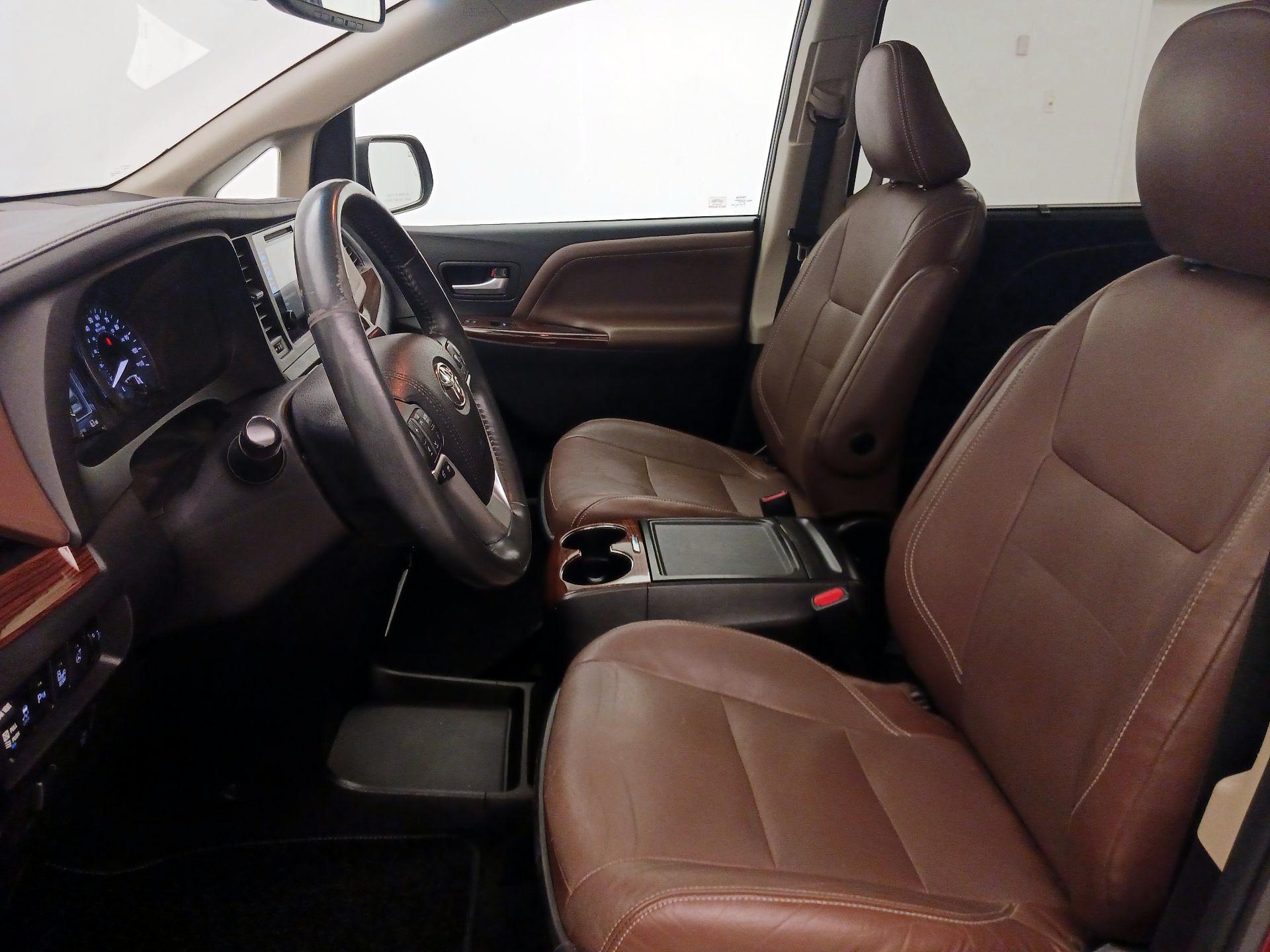 Thumbnail: 2015 Toyota Sienna - 11