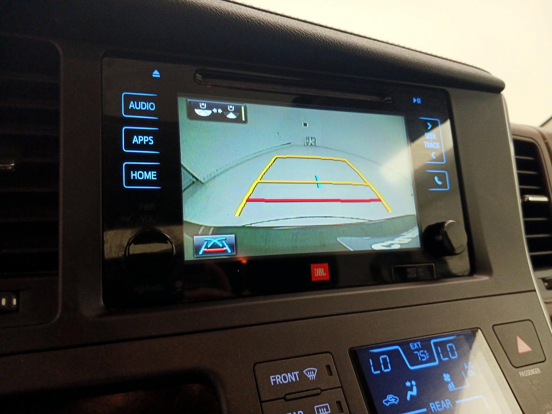 Thumbnail: 2015 Toyota Sienna - 15