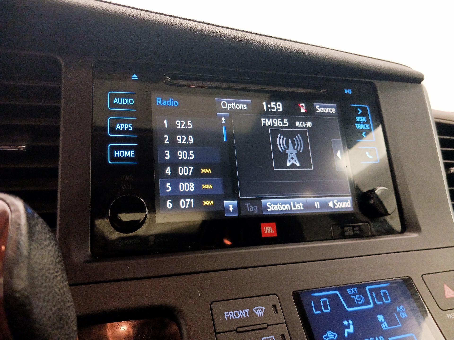 Thumbnail: 2015 Toyota Sienna - 16