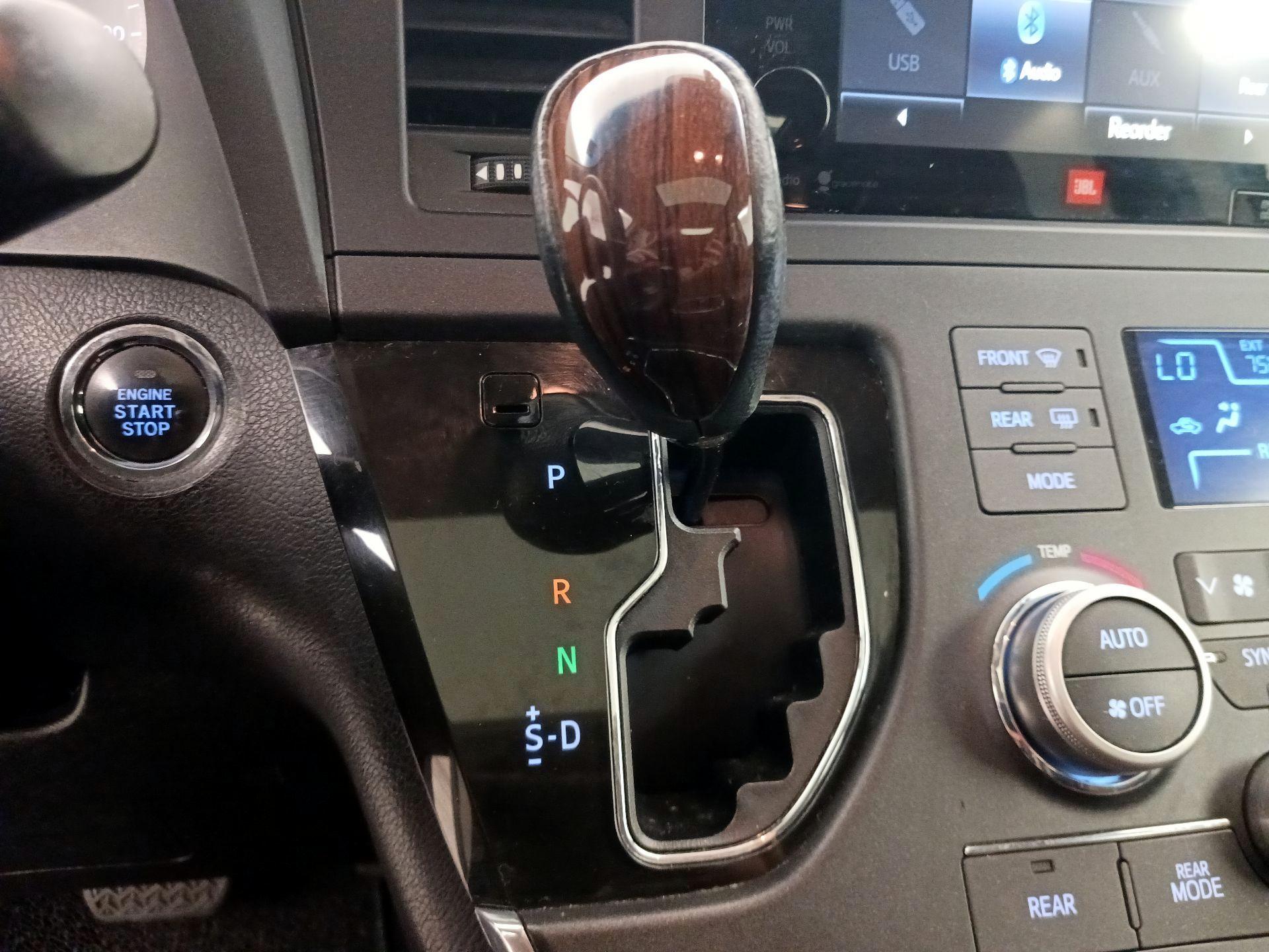 Thumbnail: 2015 Toyota Sienna - 18