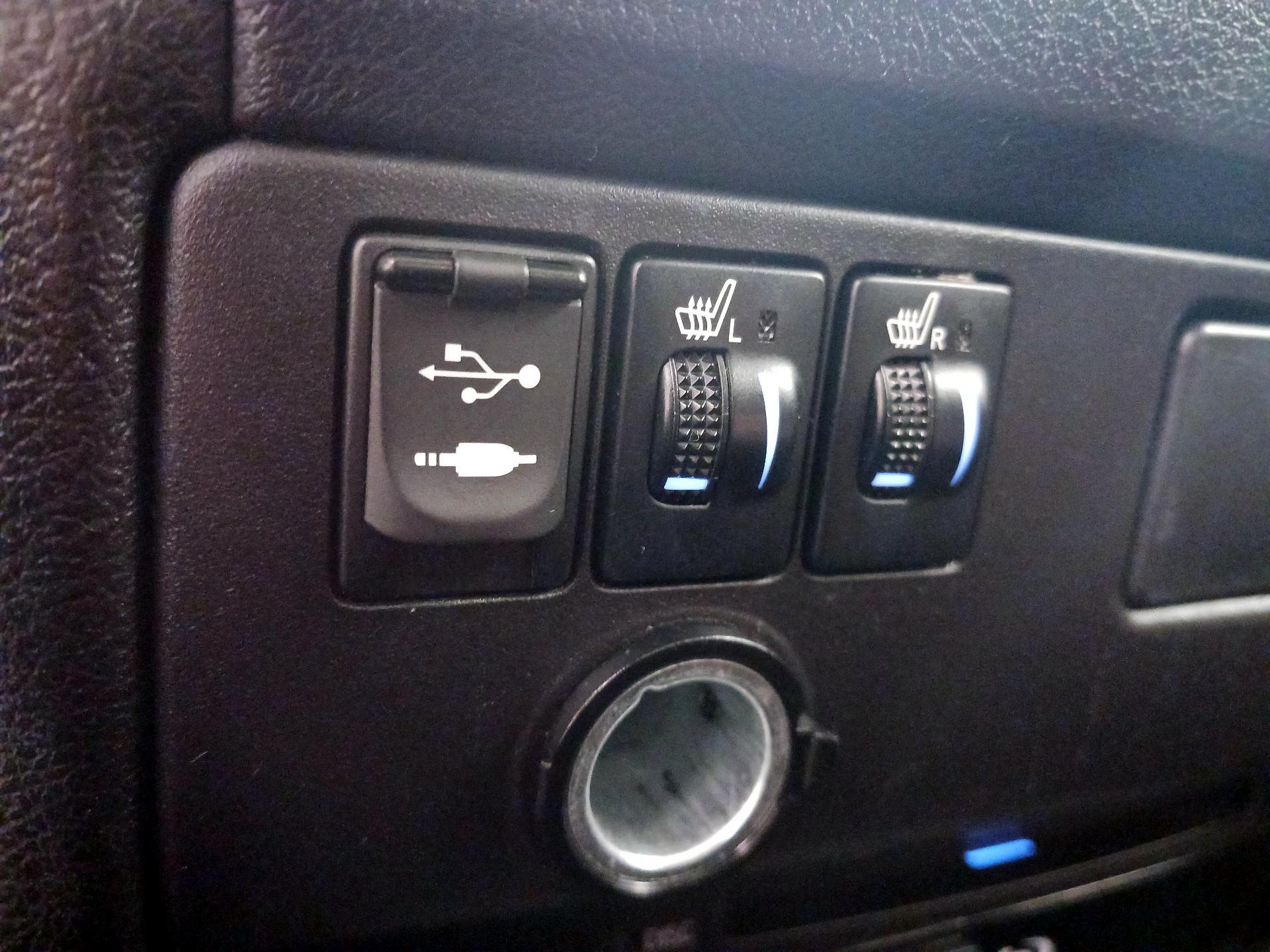 Thumbnail: 2015 Toyota Sienna - 19