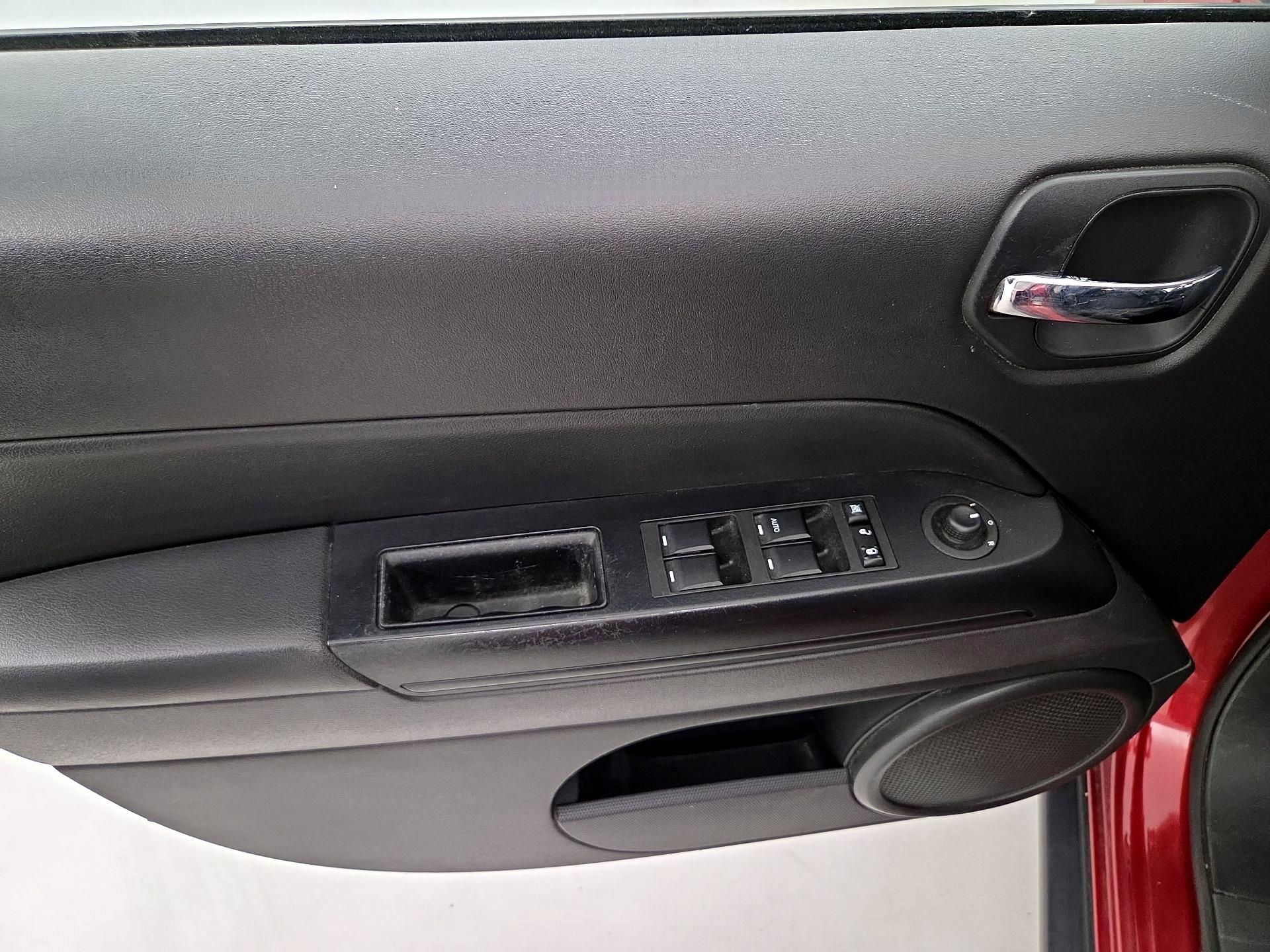 Thumbnail: 2015 Jeep Patriot - 12