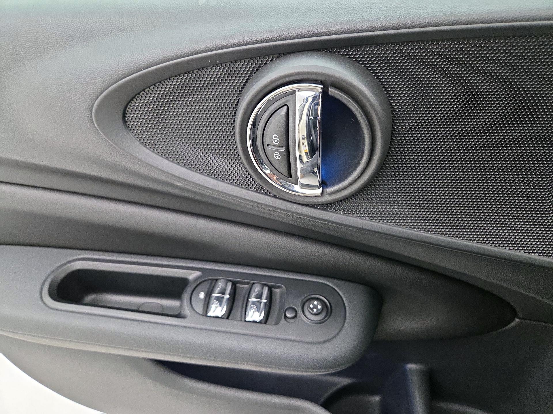 Thumbnail: 2017 MINI Cooper Clubman - 12