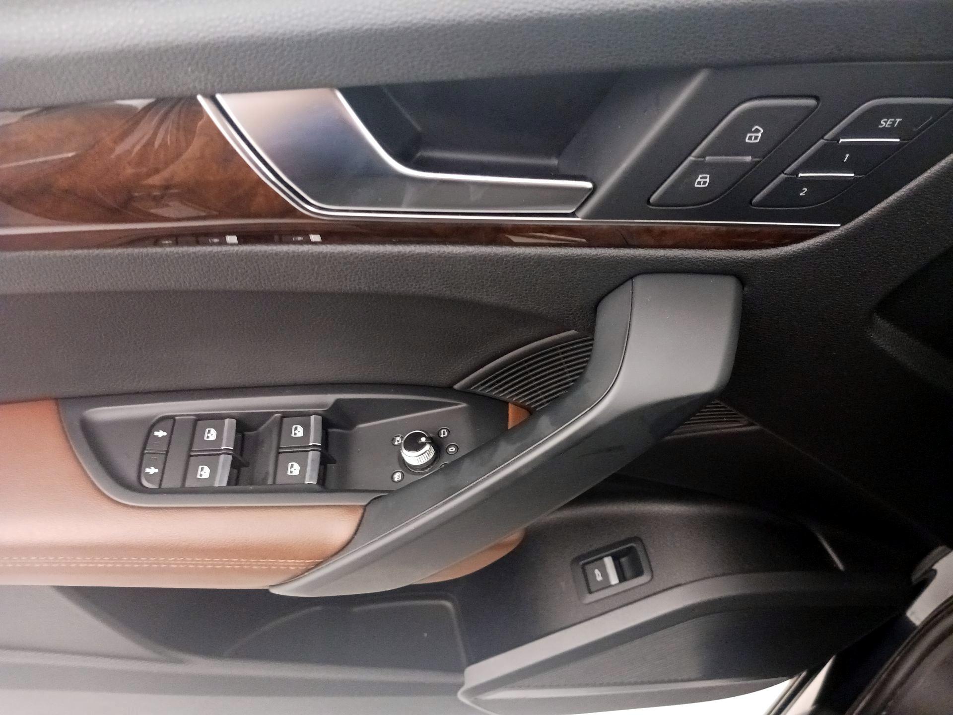 Thumbnail: 2019 Audi Q5 - 12