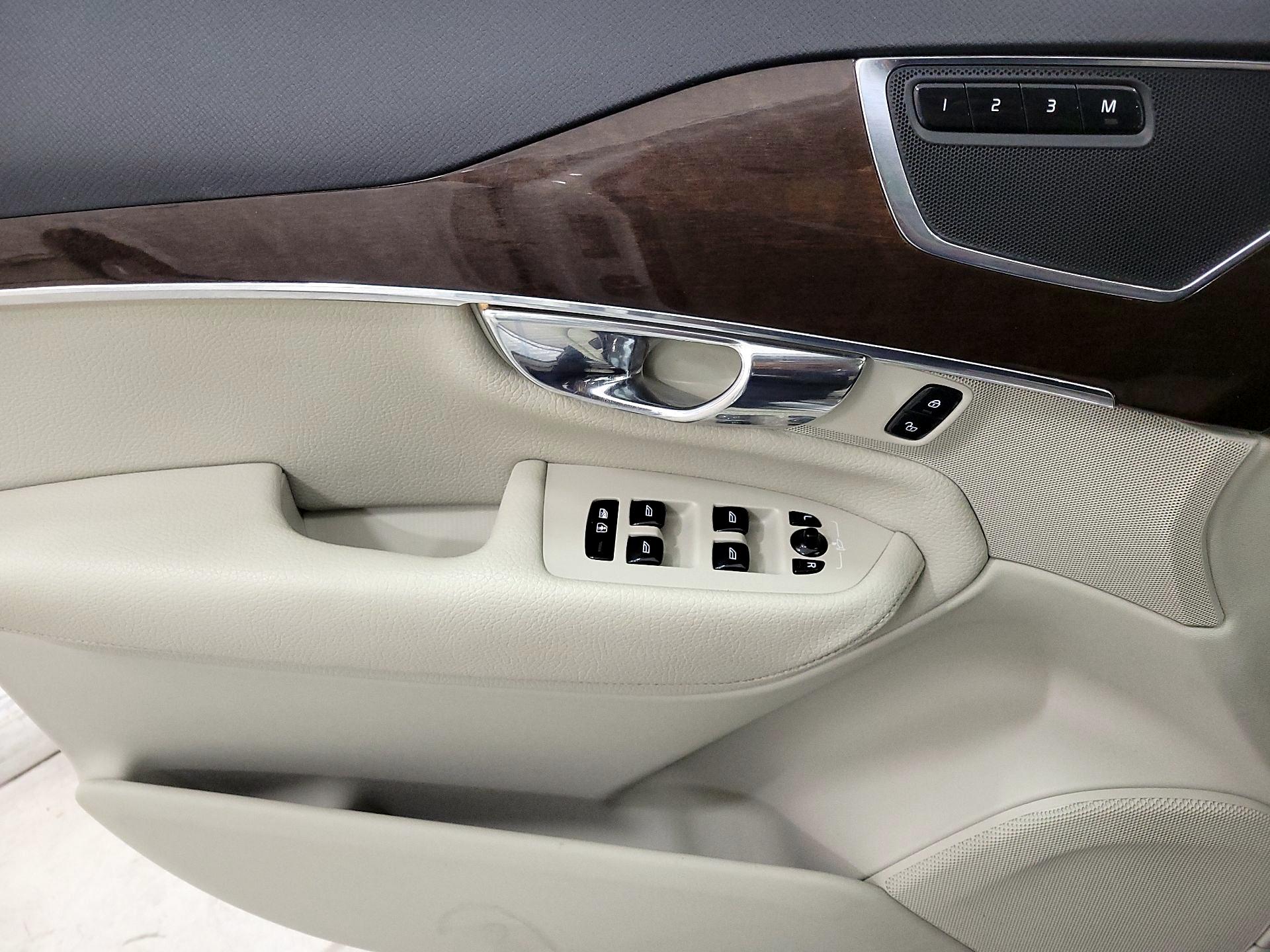 Thumbnail: 2016 Volvo XC90 - 12