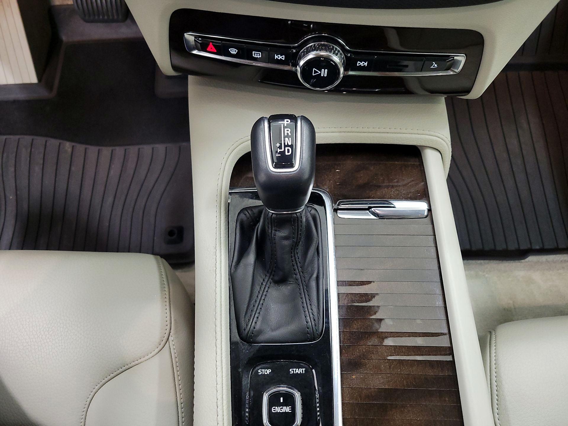 Thumbnail: 2016 Volvo XC90 - 18