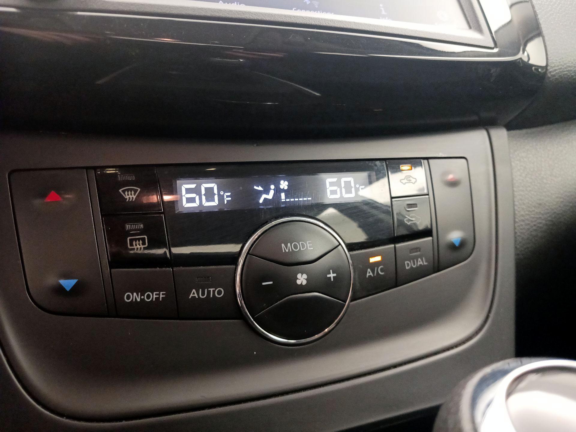 Thumbnail: 2019 Nissan Sentra - 16
