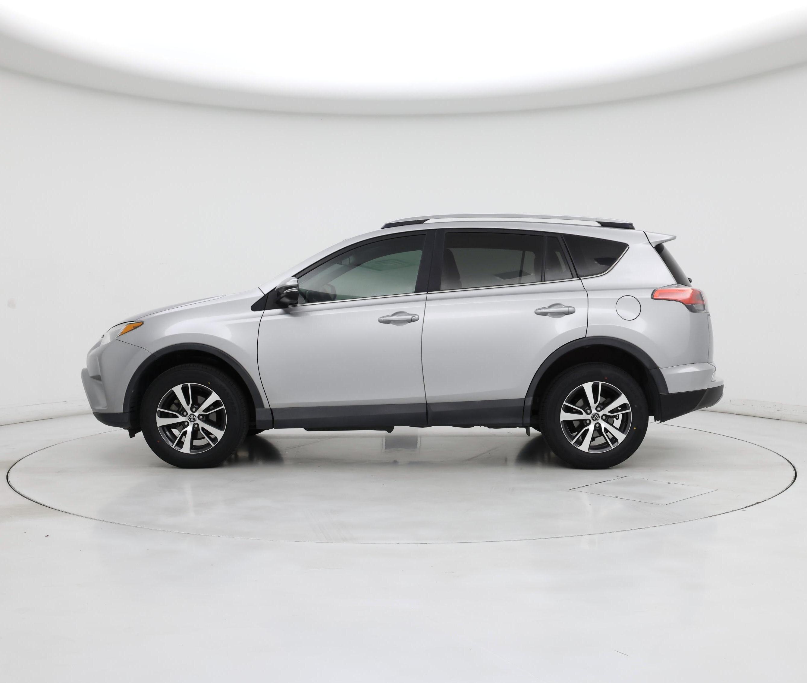 Thumbnail: 2017 Toyota RAV4 - 3