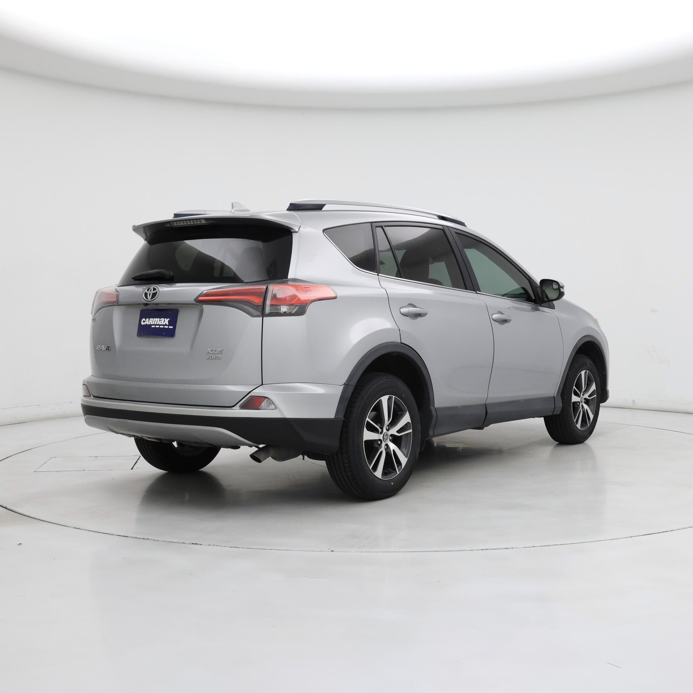 Thumbnail: 2017 Toyota RAV4 - 8