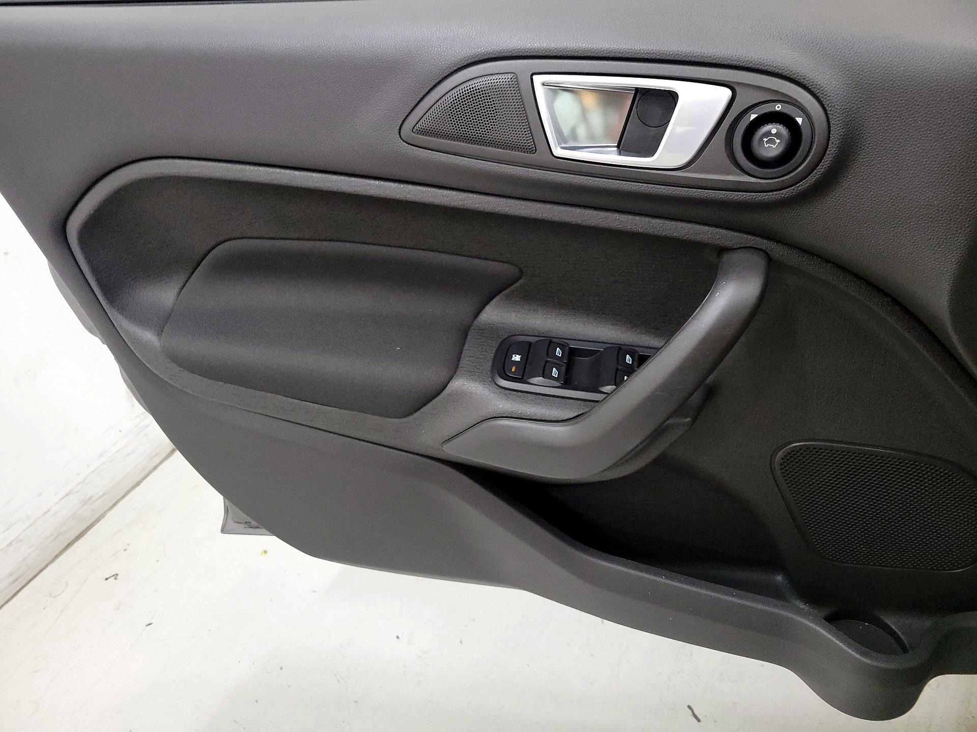 Thumbnail: 2014 Ford Fiesta - 12