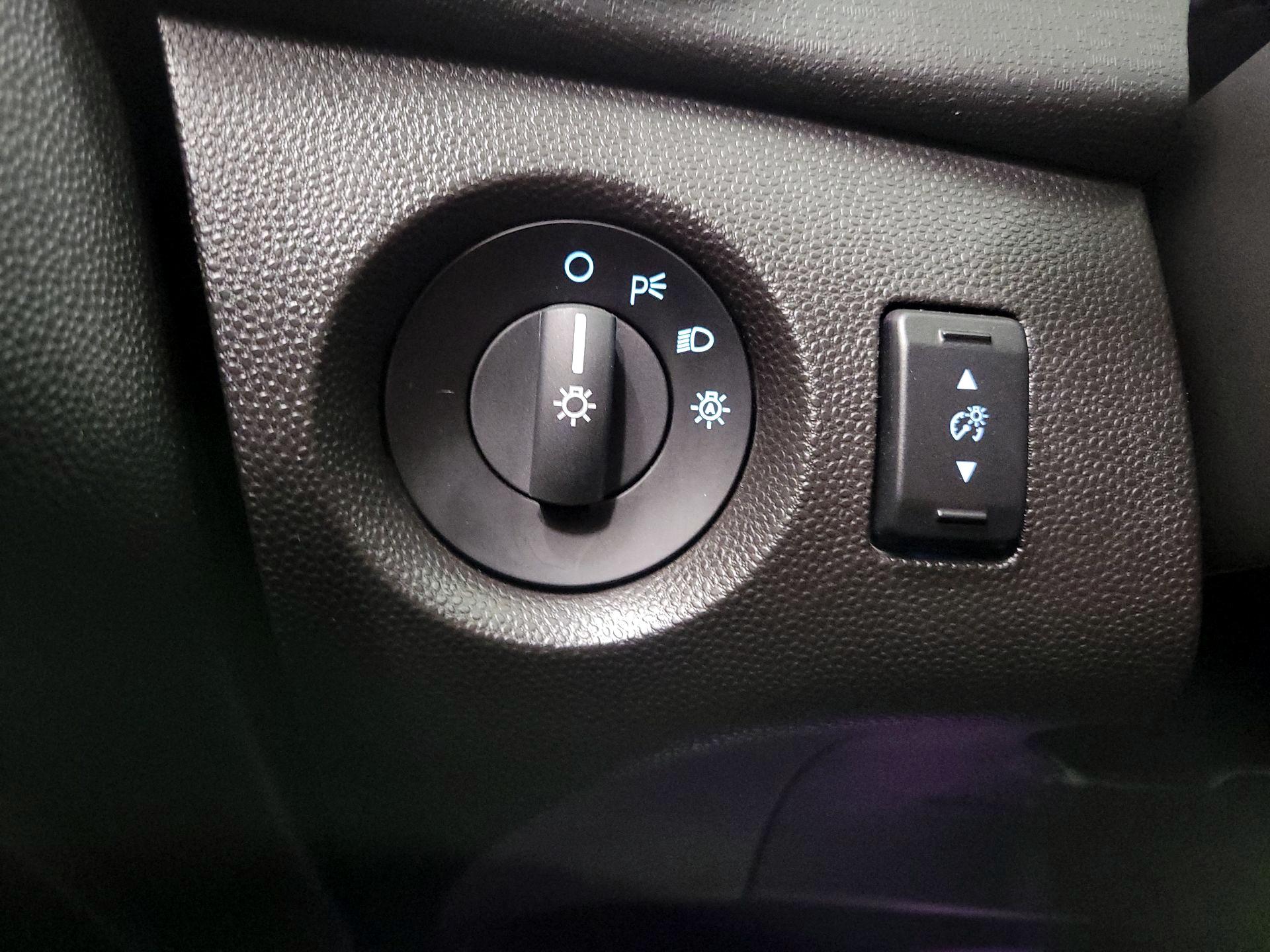 Thumbnail: 2014 Ford Fiesta - 13