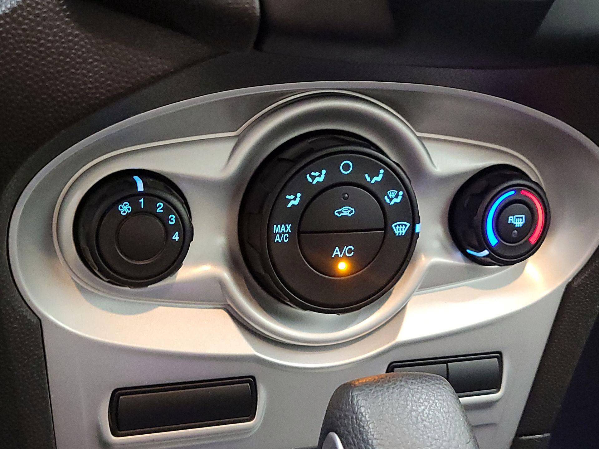 Thumbnail: 2014 Ford Fiesta - 15