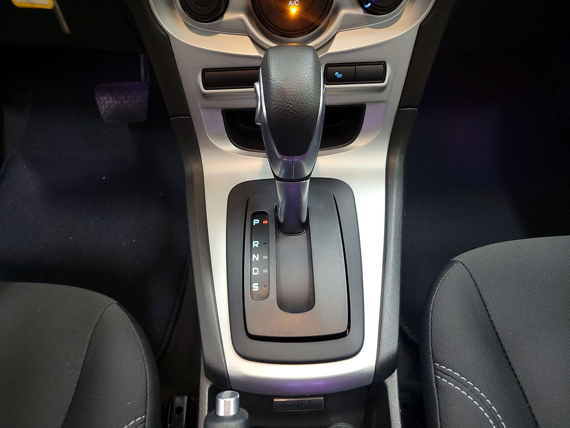 Thumbnail: 2014 Ford Fiesta - 16