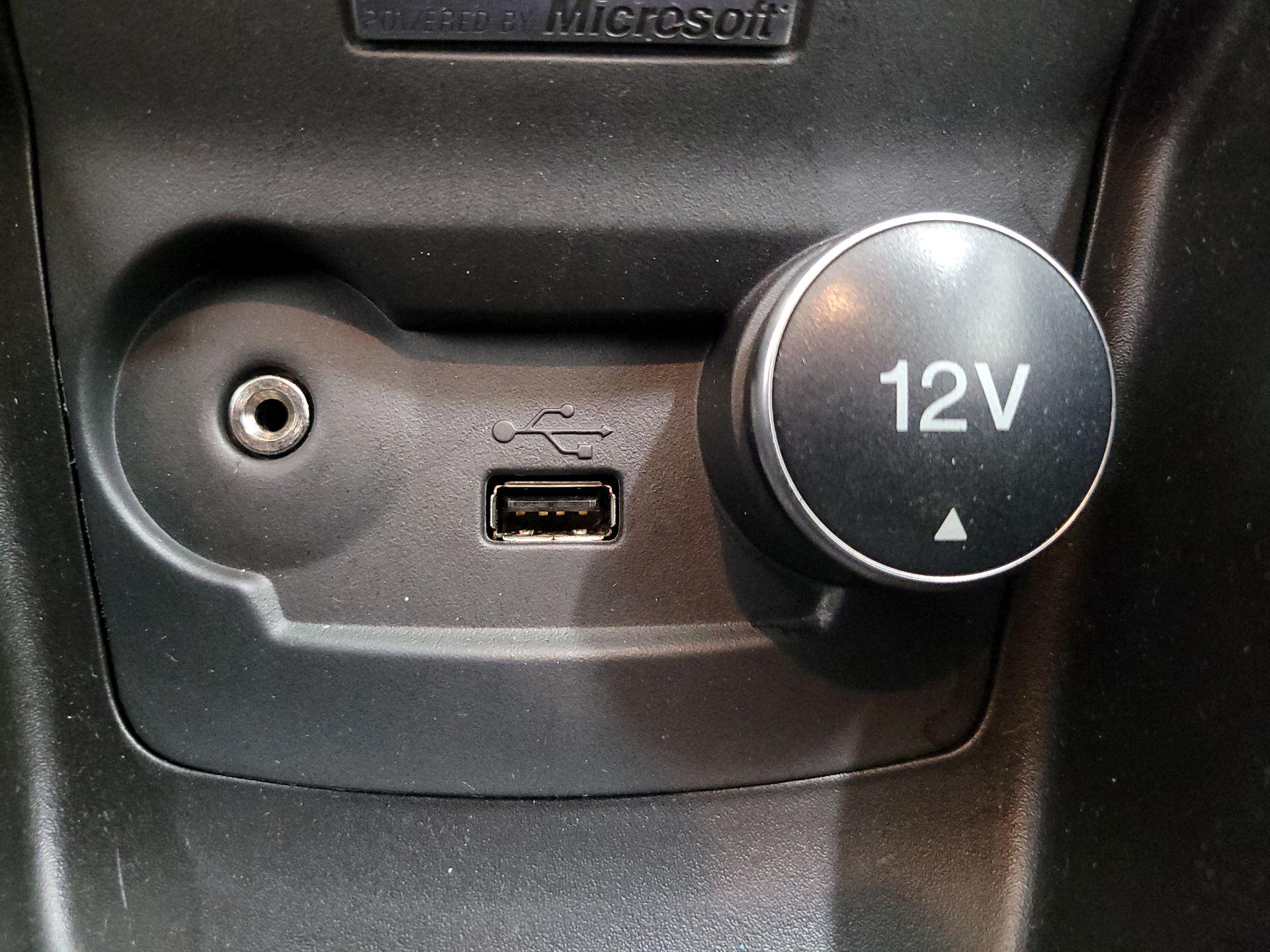 Thumbnail: 2014 Ford Fiesta - 17