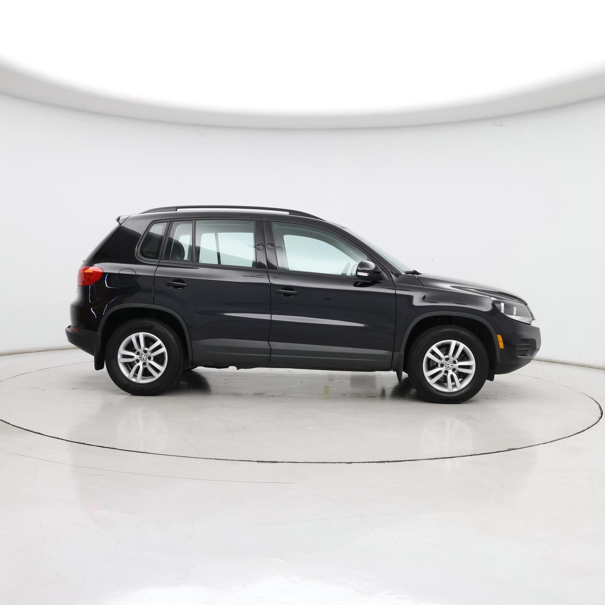 Thumbnail: 2017 Volkswagen Tiguan - 7