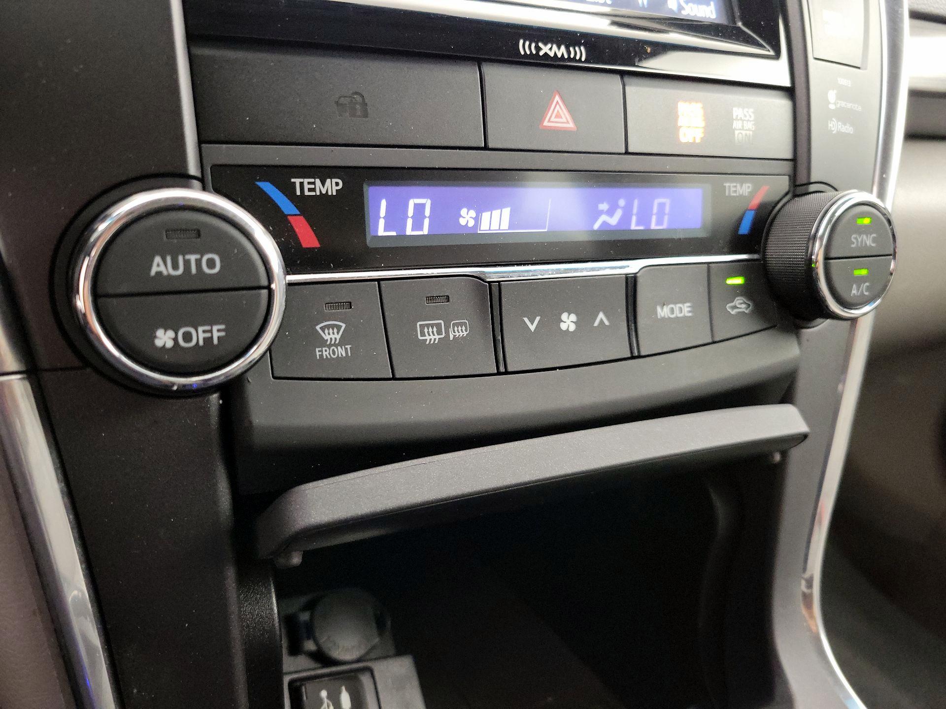 Thumbnail: 2016 Toyota Camry - 16