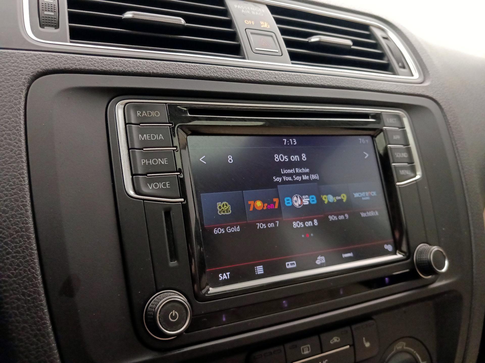 Thumbnail: 2018 Volkswagen Jetta - 15