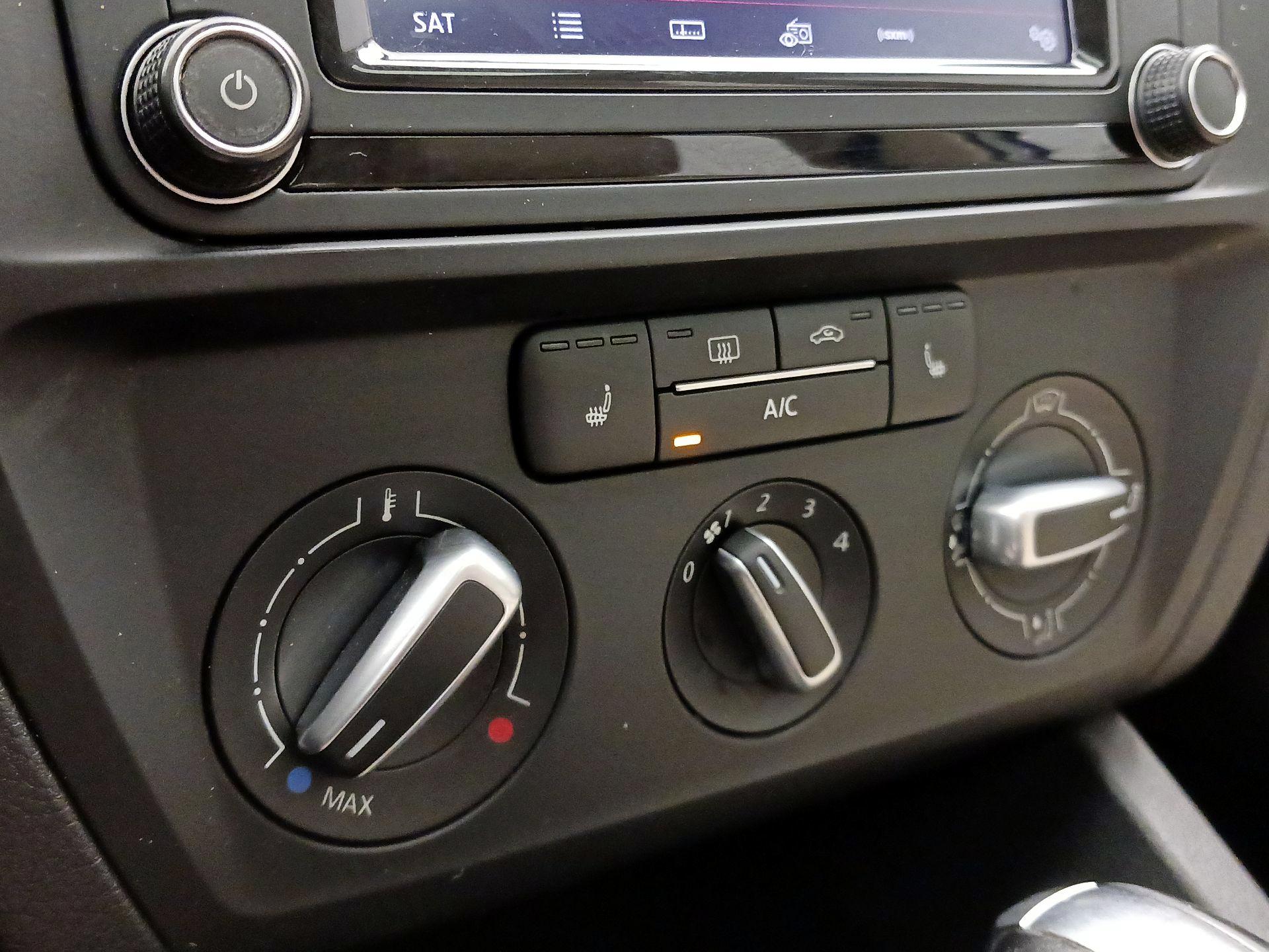 Thumbnail: 2018 Volkswagen Jetta - 16